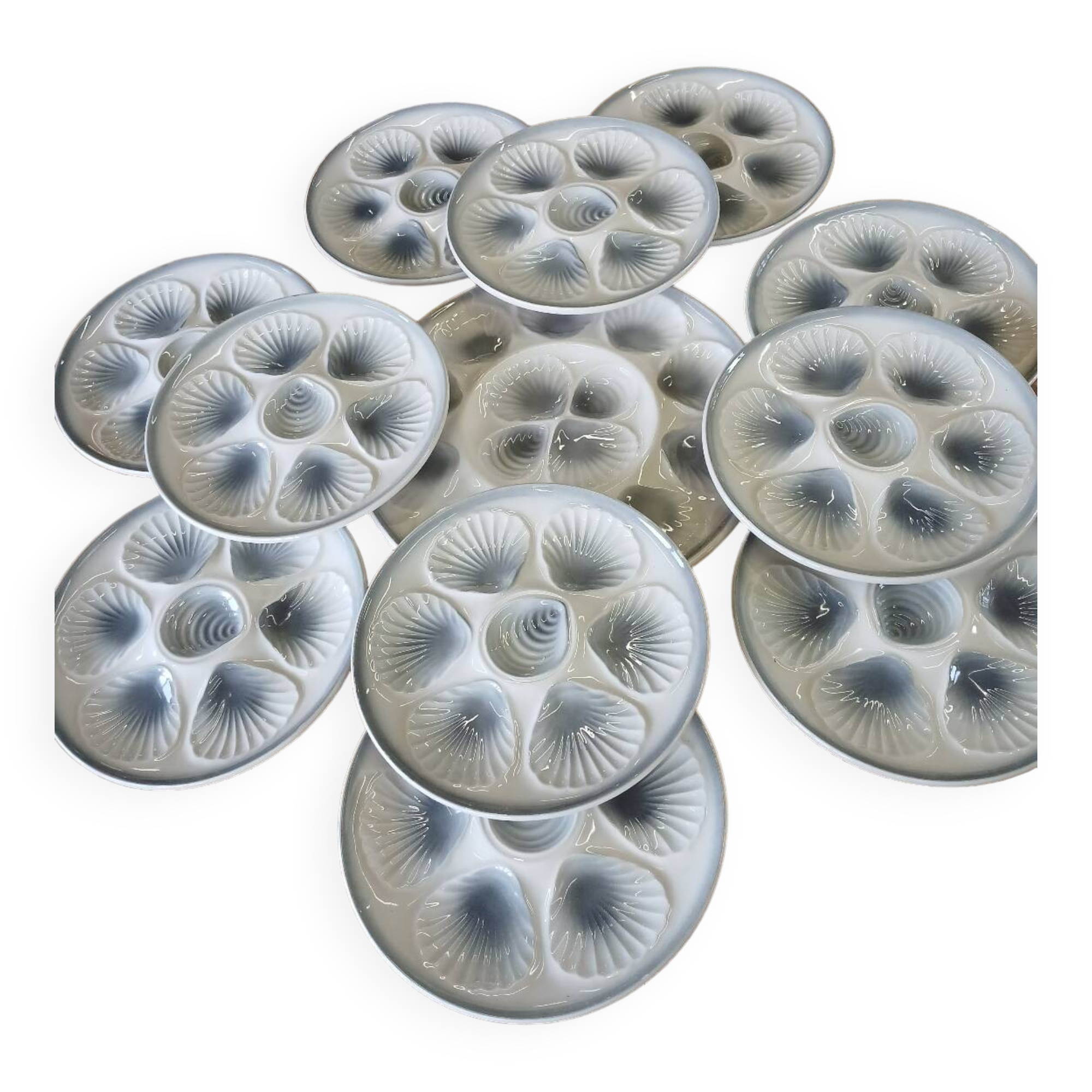 11 plates and 1 oyster dish Moulin des Loups