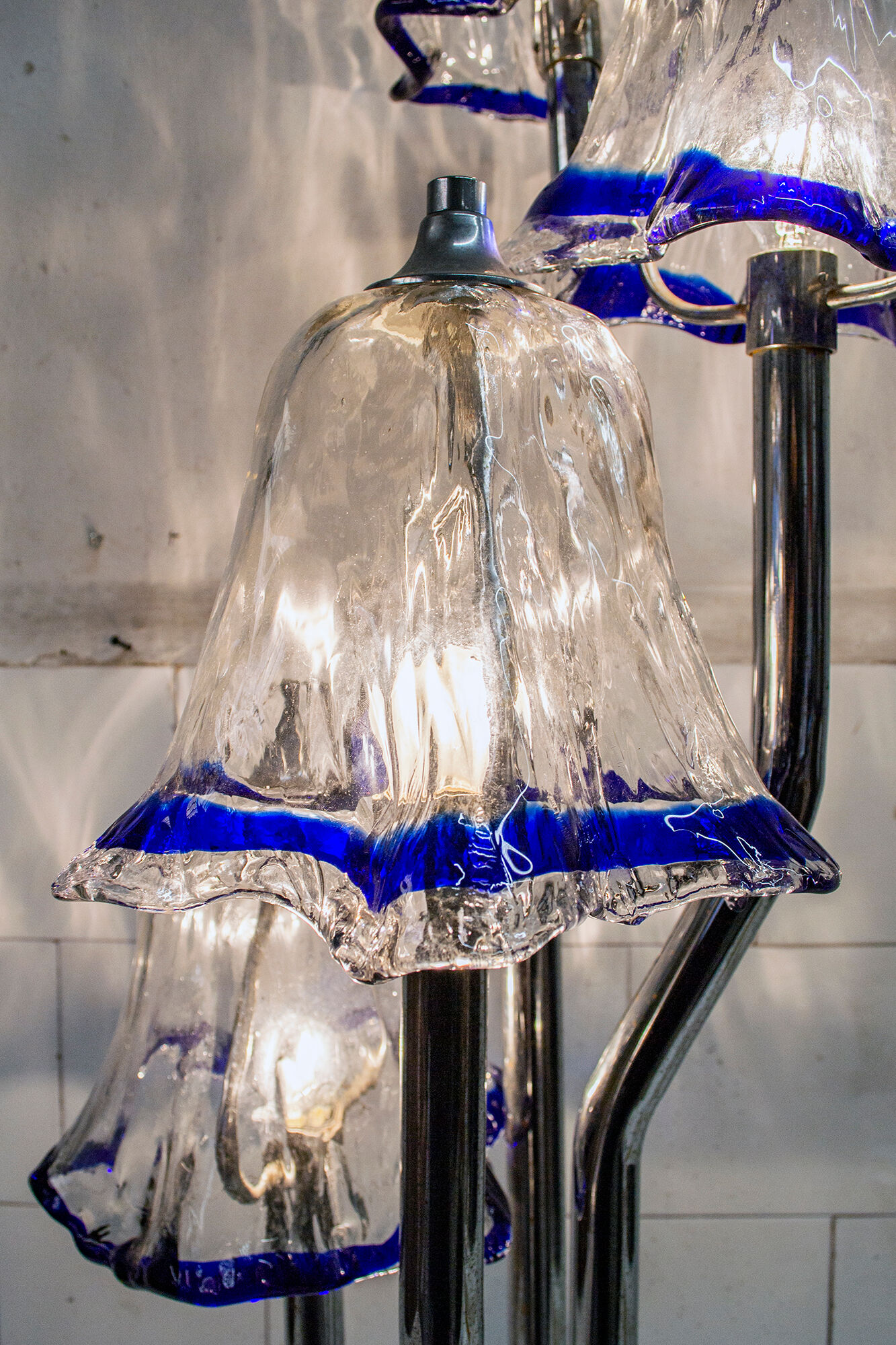 Murano glass and chromed metal floor lamp, Anni '70