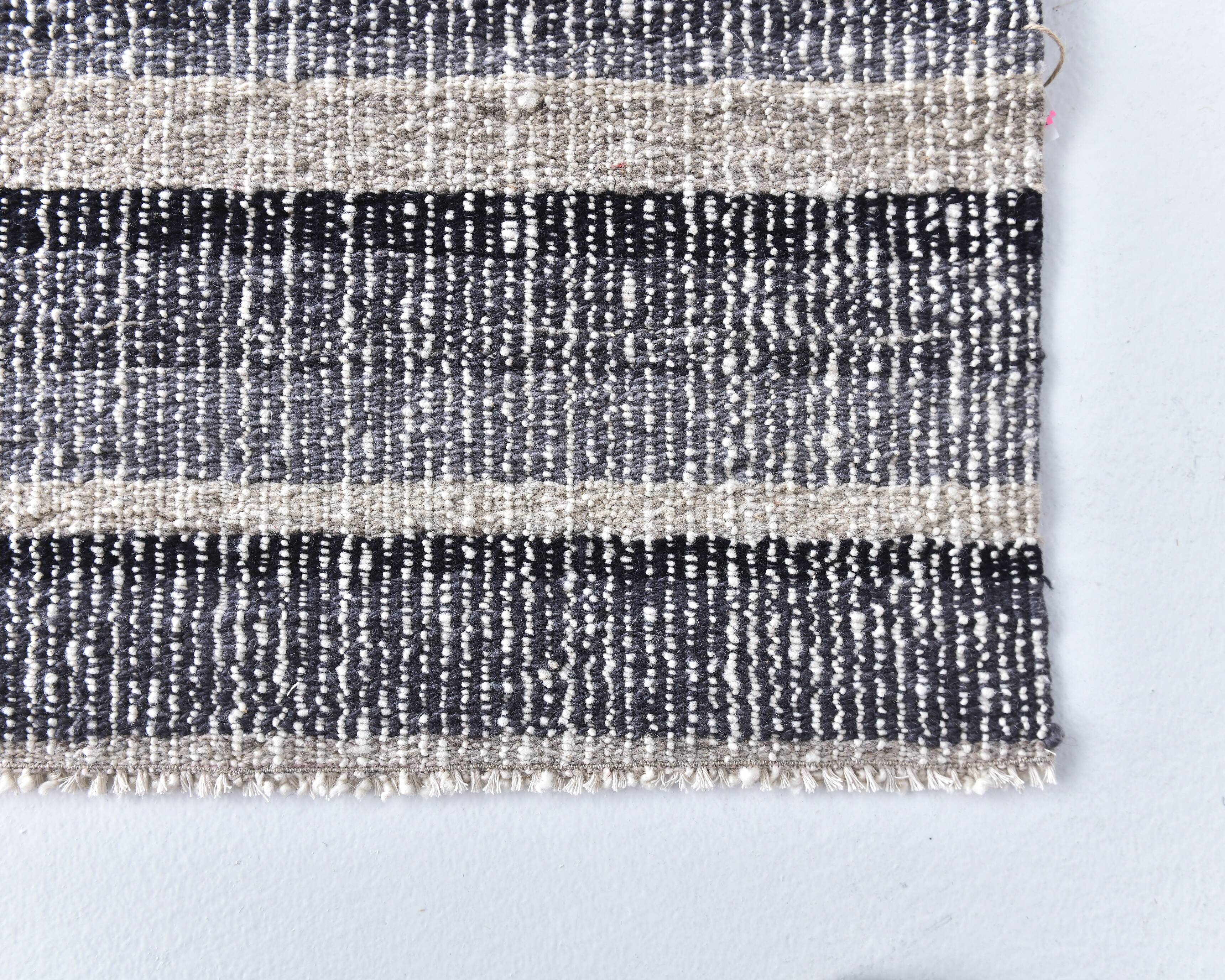 Tapis Kilim bleu marine et beige