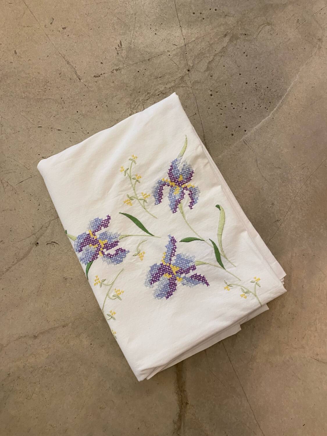 Nappe brodée à la main