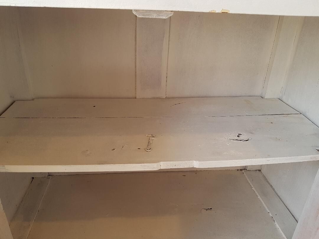 Former parisian buffet white