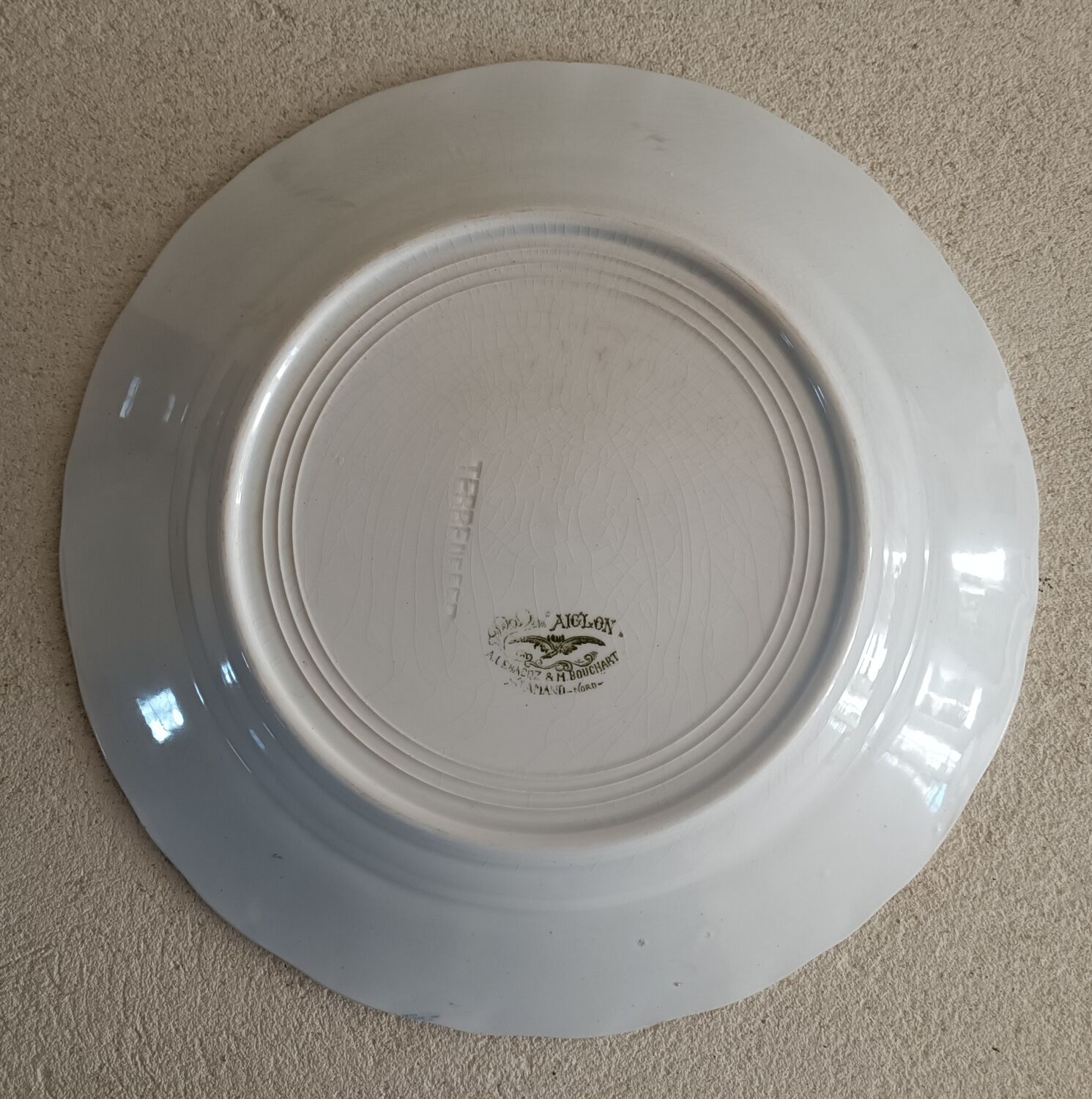 Round iron earth dish Saint Amand