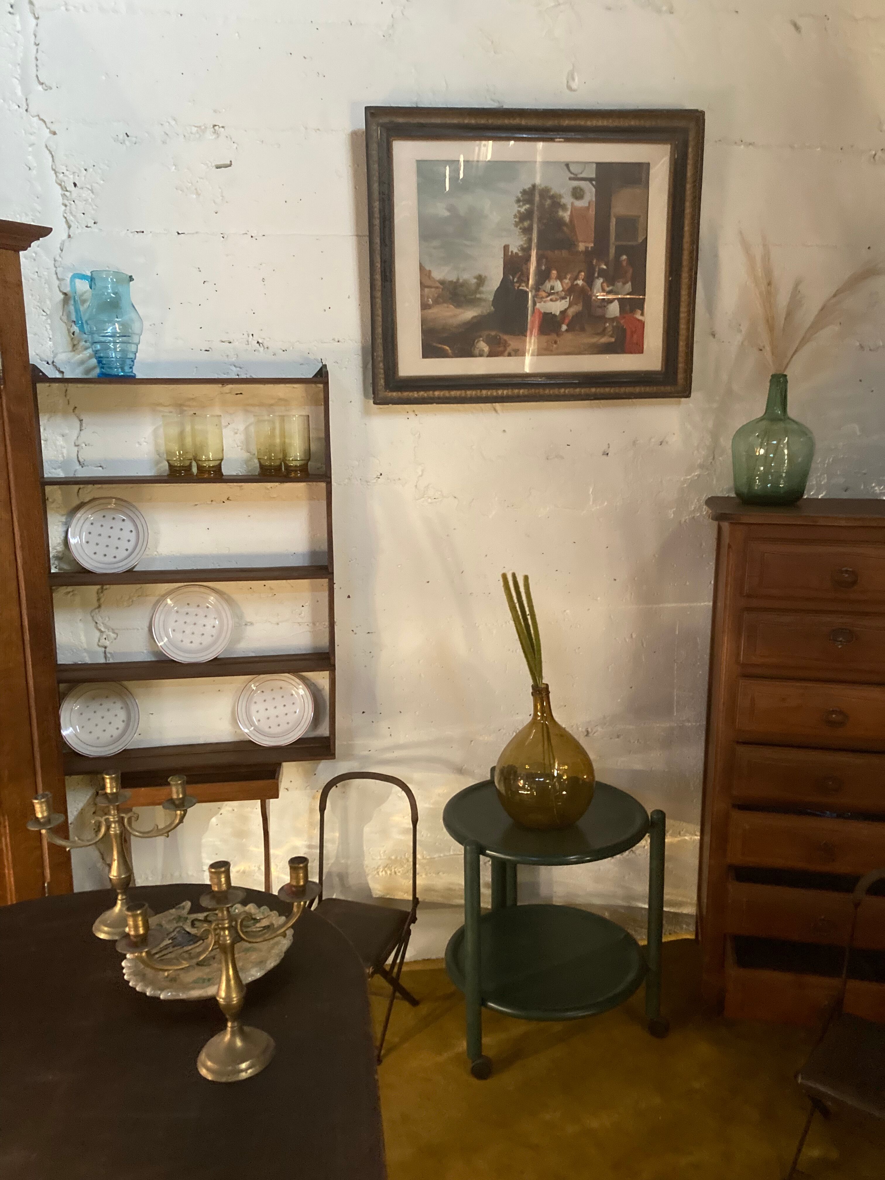 Hanging shelf for dishes