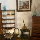 Hanging shelf for dishes