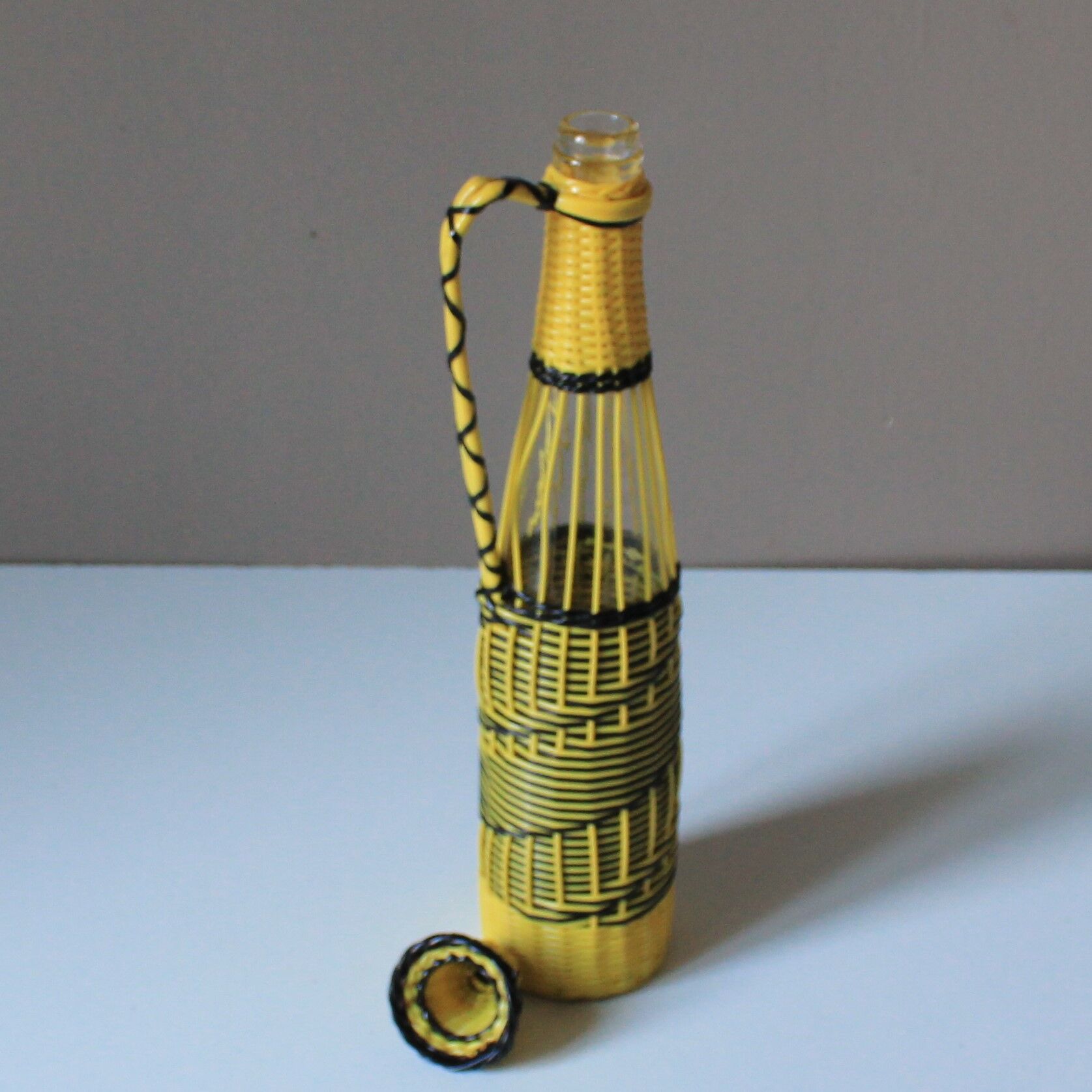 Bottle scoubidou yarn 70's