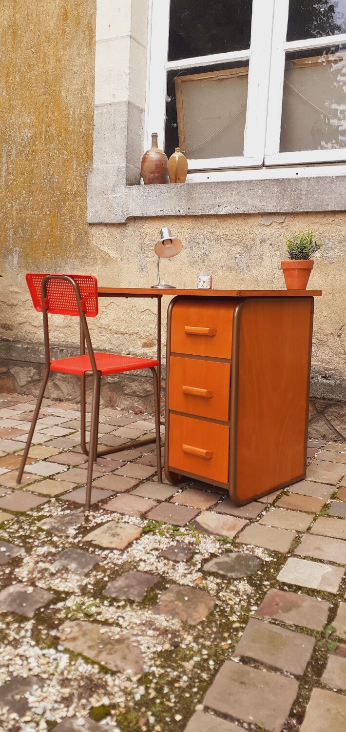 Desk and its vintage chair year 50
