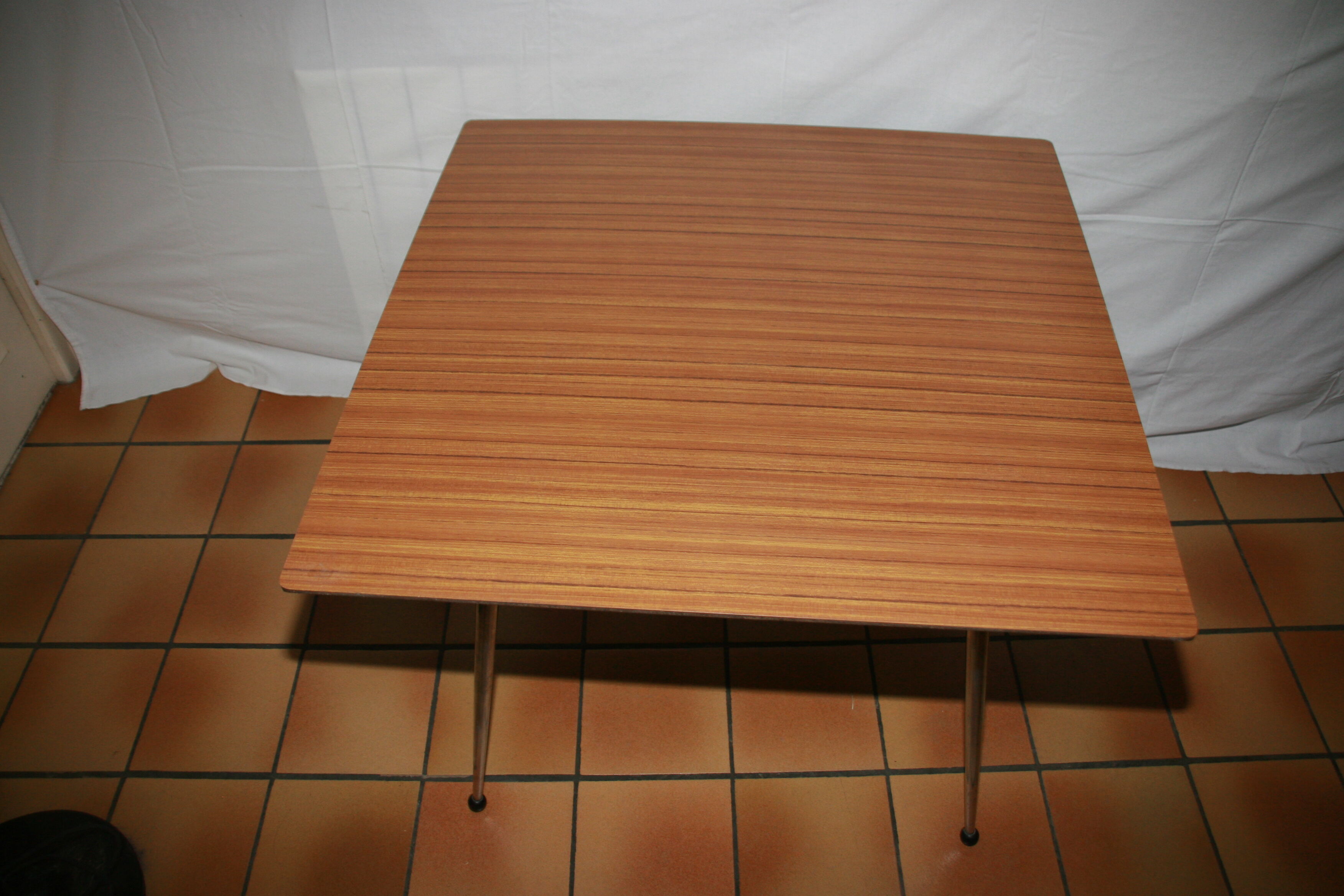 Table formica chrome foot low square