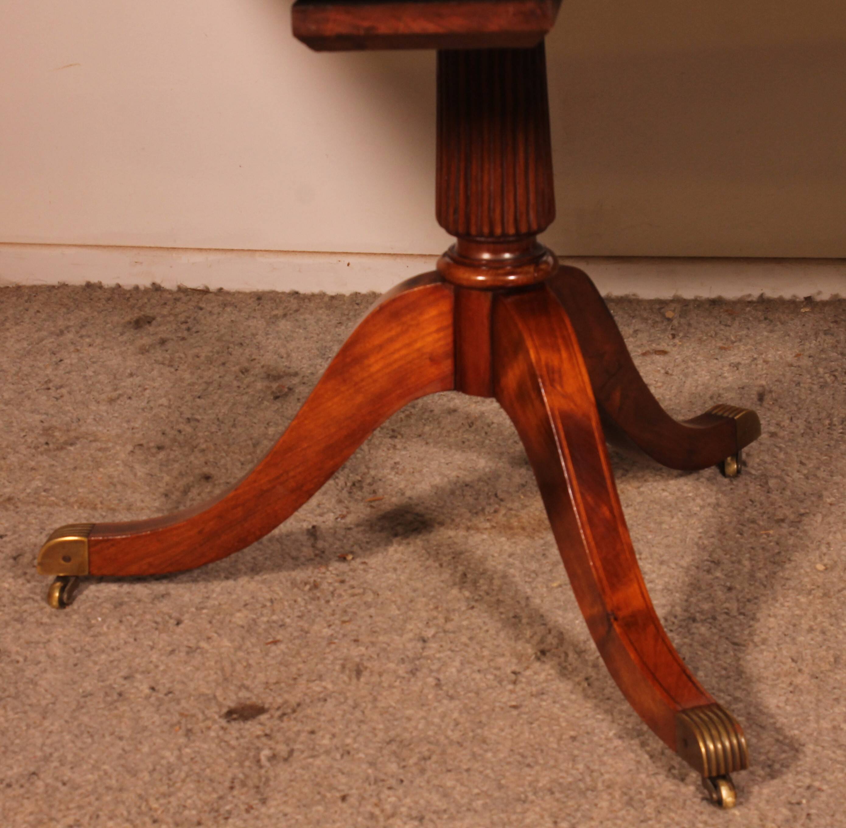 English tripod dining table in solid mahogany - 19th century