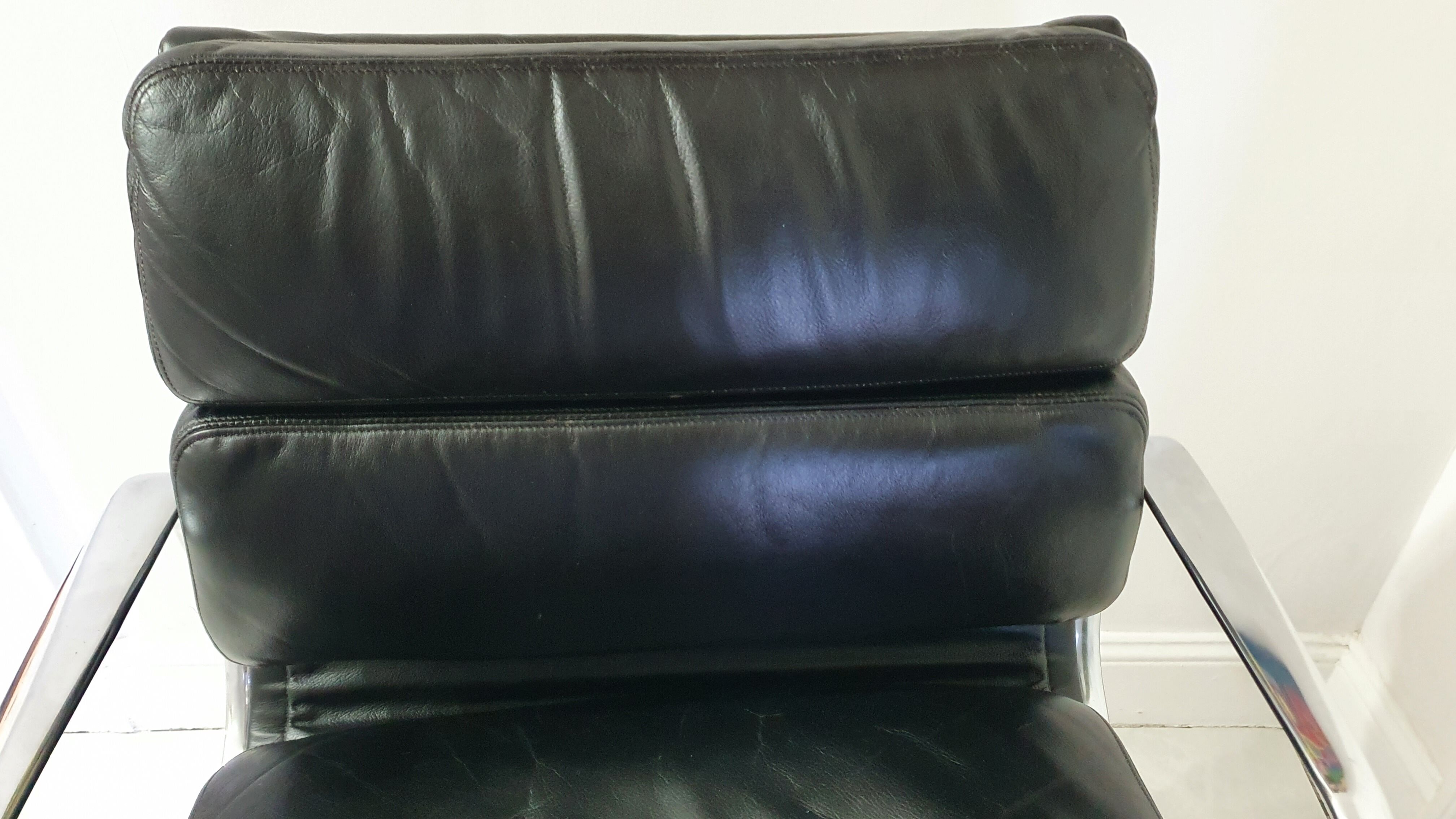 Fauteuil en cuir Softpad design Eames pour Herman Miller, années 70