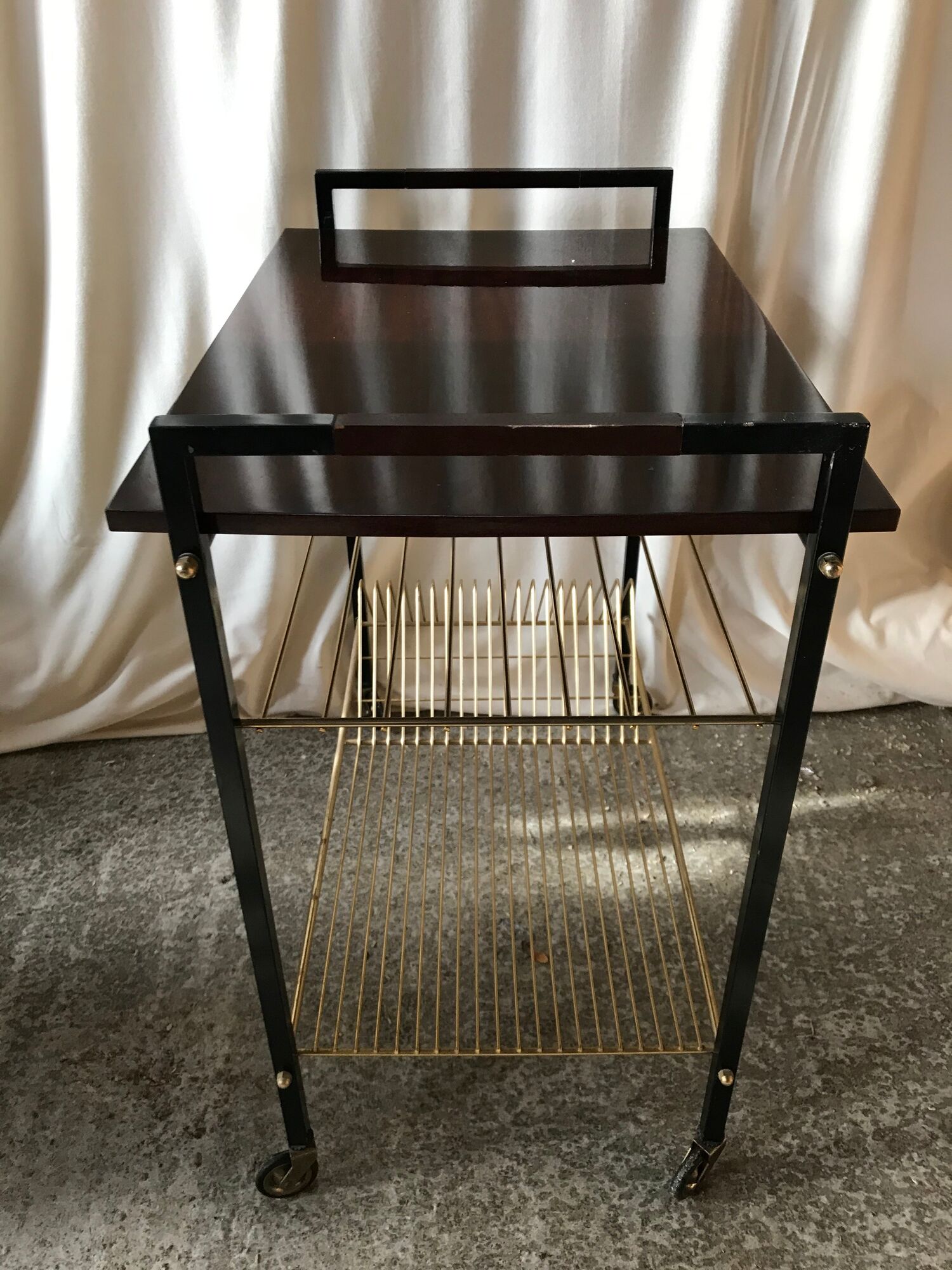 Serving table