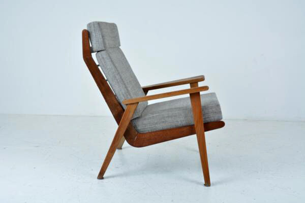 Chair model lotus designer Rob Parry edited by Gelderland