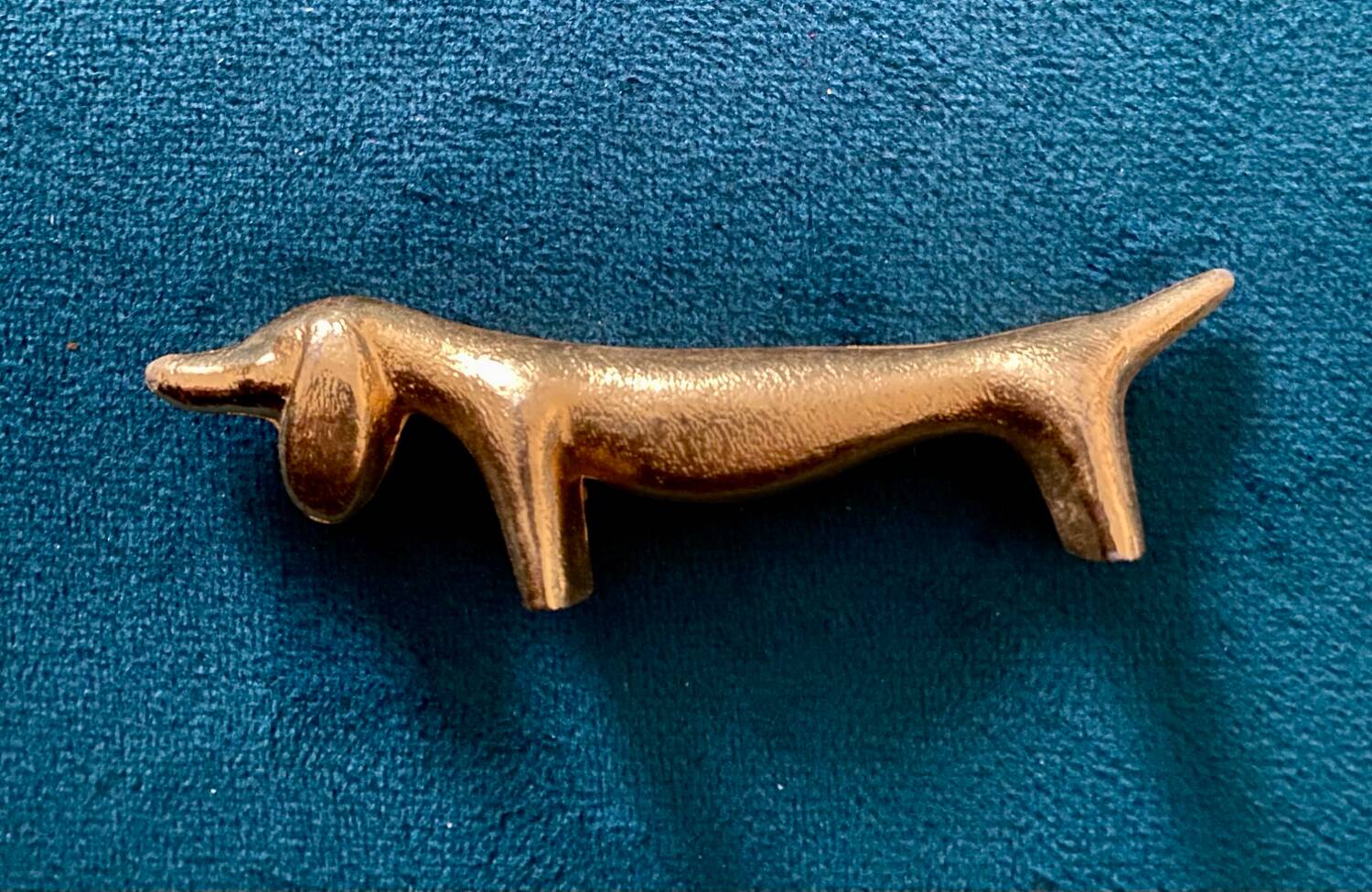6 dog-shaped knife holders in fine gold-plated metal
