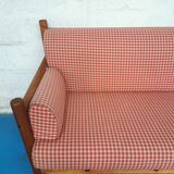 Bench in pine and gingham fabrics