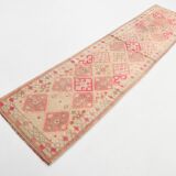 Vintage Runner Kilim, Tons Rose et Beige, Motifs Anatoliens Géométriques