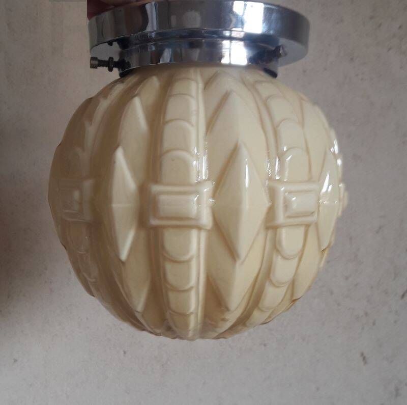 Authentic 20th-century Art Deco globe lamp in coloured glass.