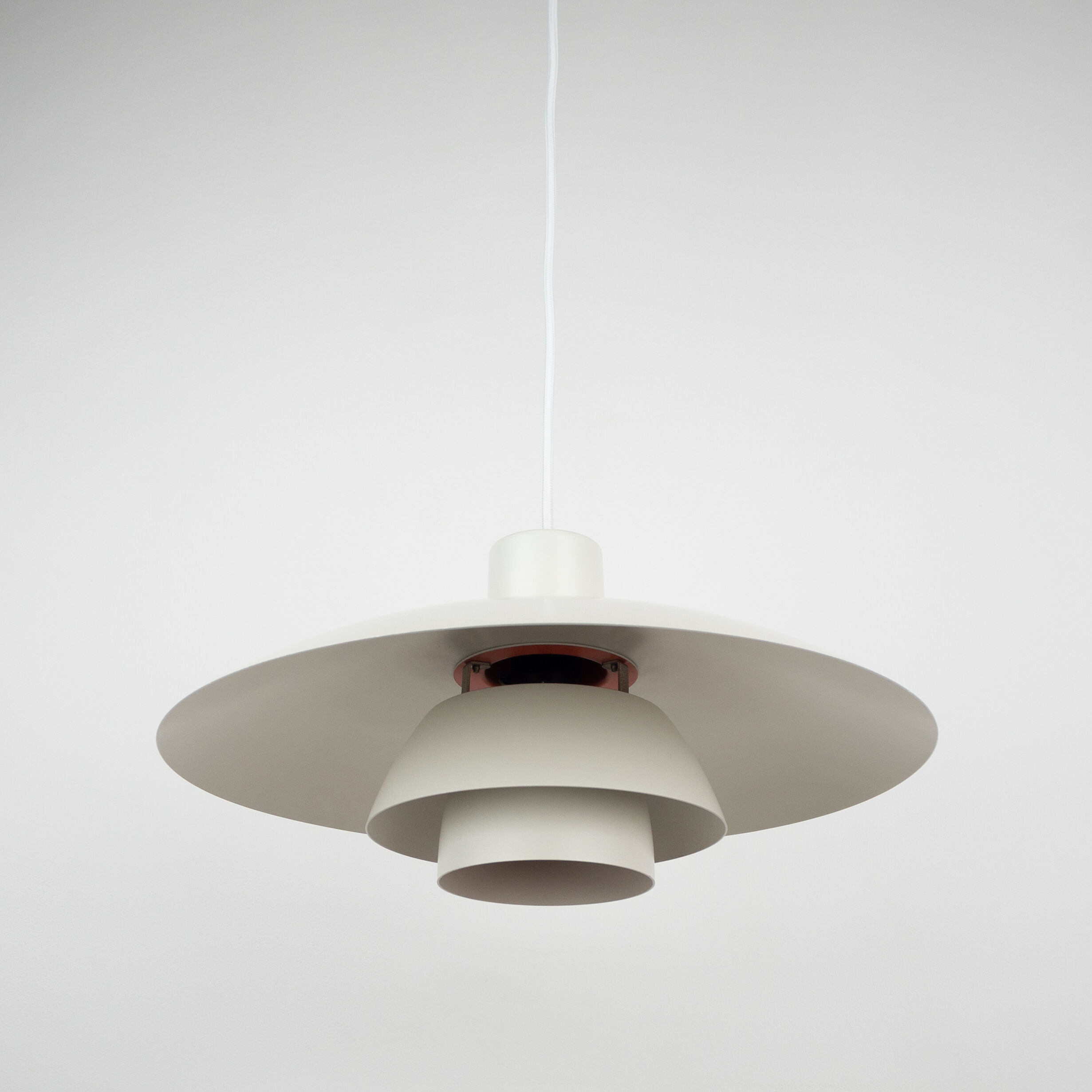 Suspensions danoises ph 4/3 par Poul Henningsen, Louis Poulsen, 1966