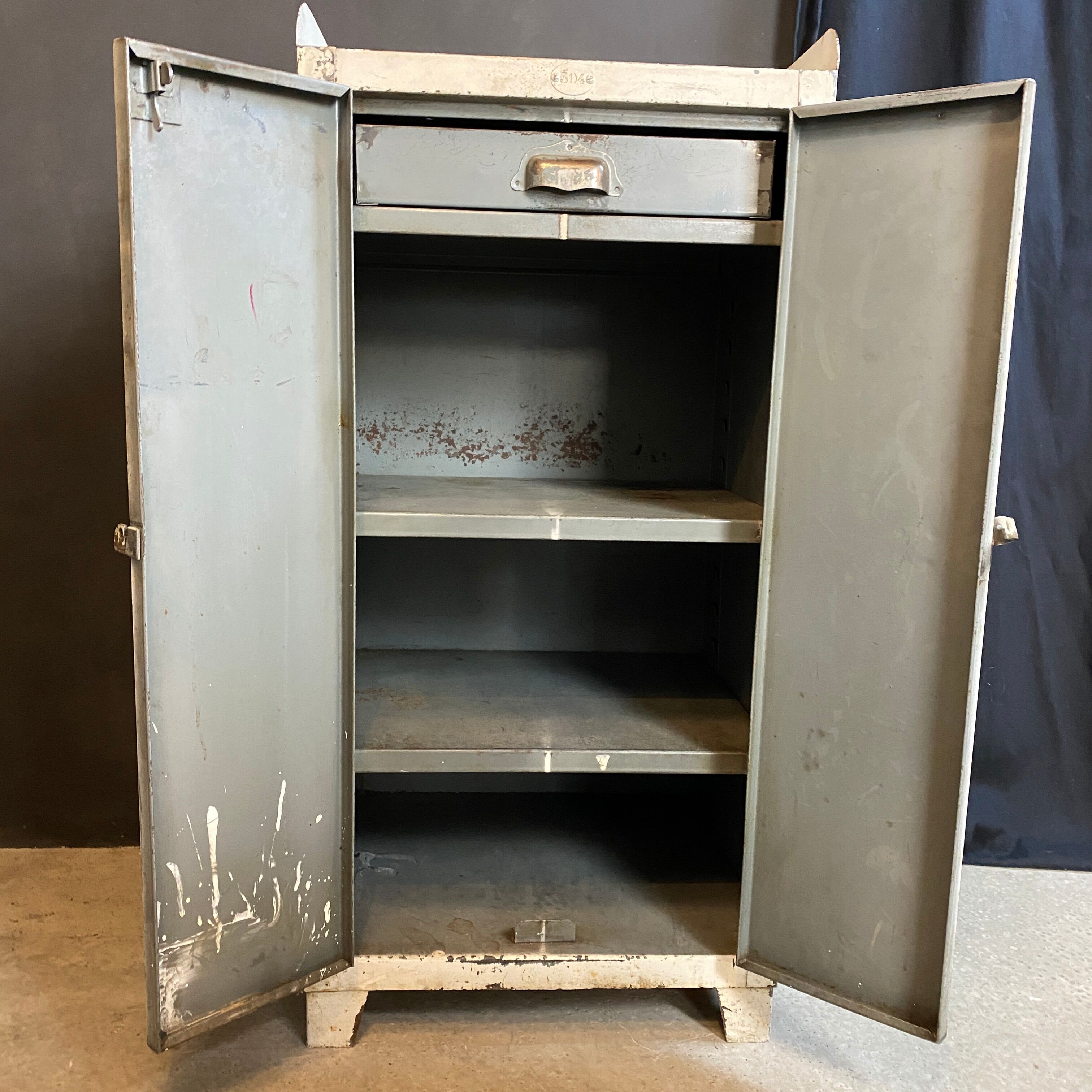 Metal cabinet