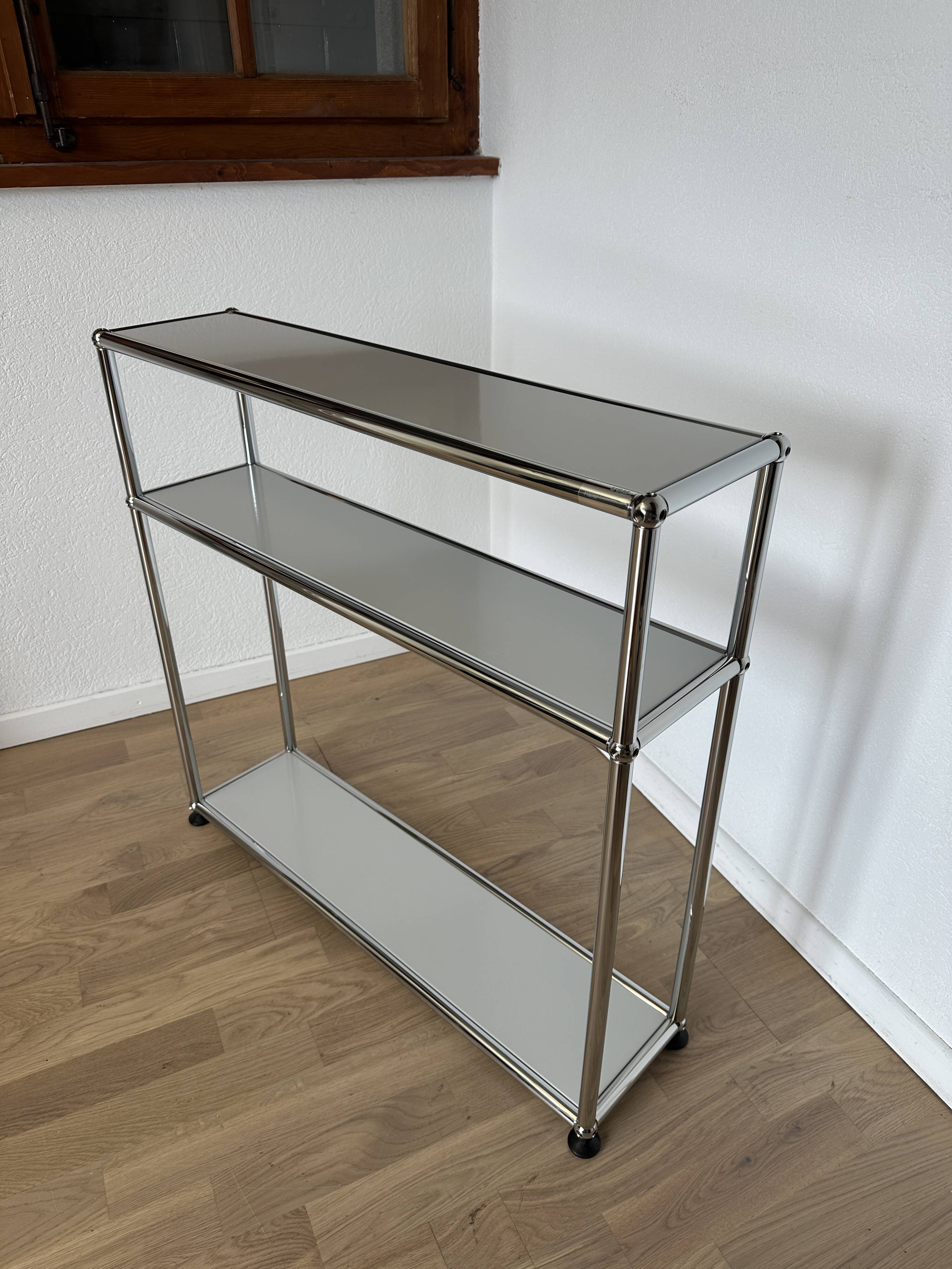 USM Haller shelf in Light Grey