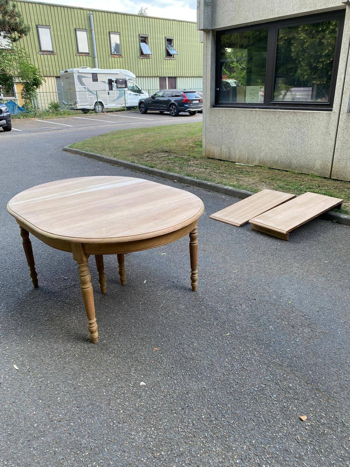 Large round extendable Louis Philippe 19th century dining table, renovated, 250cm