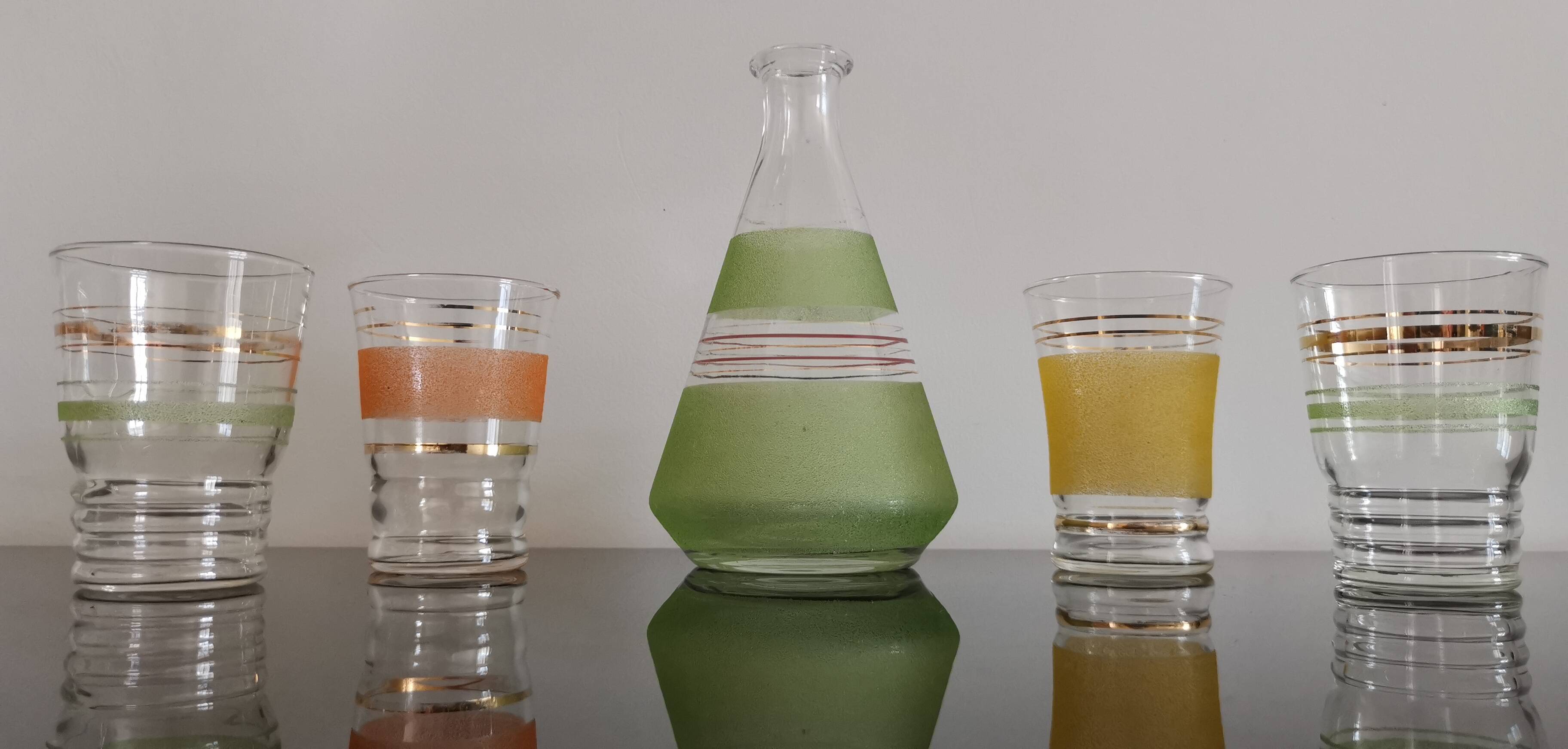 Set of 4 colored granite glasses with its carafe