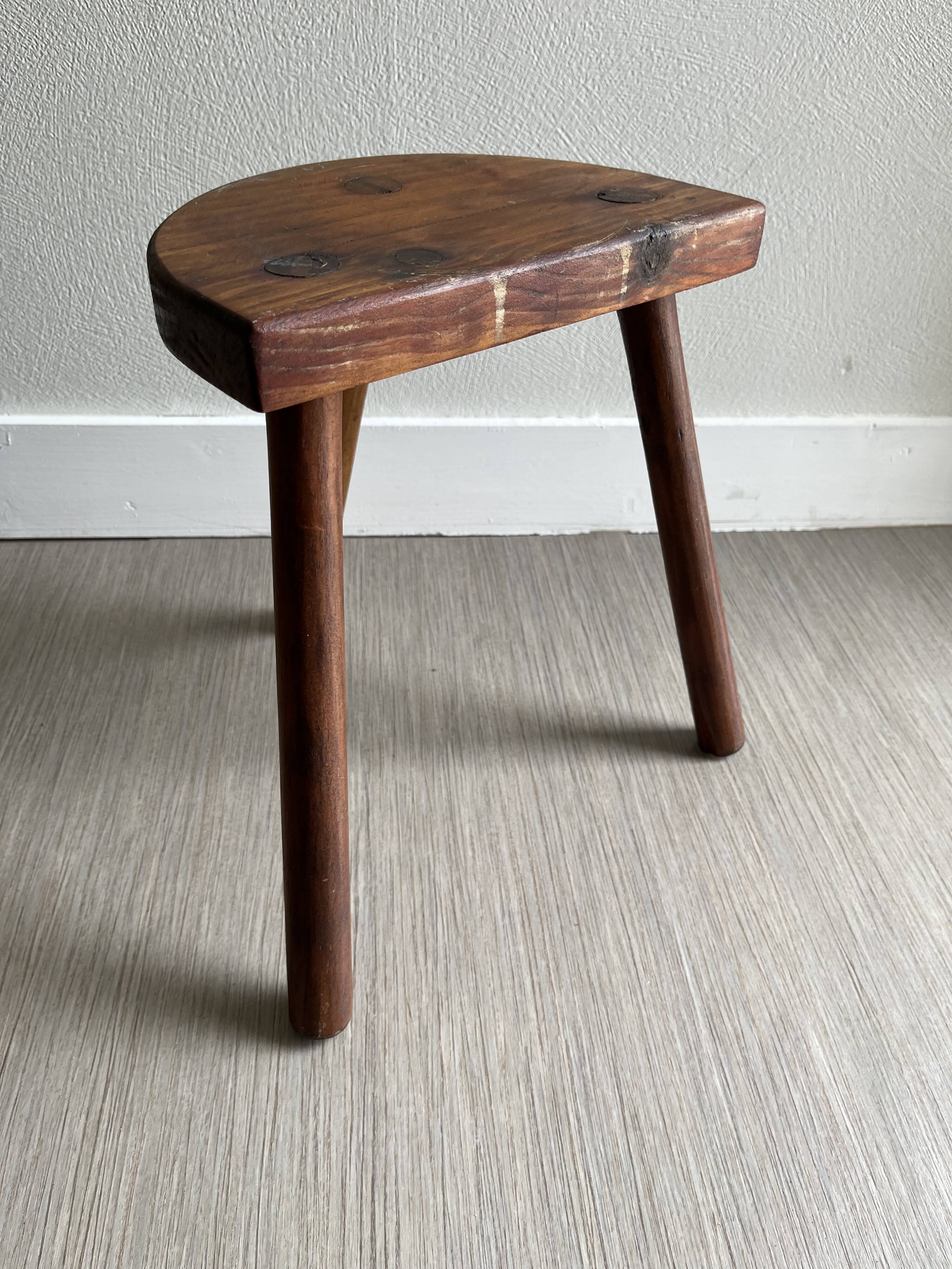 Tabouret tripode bois