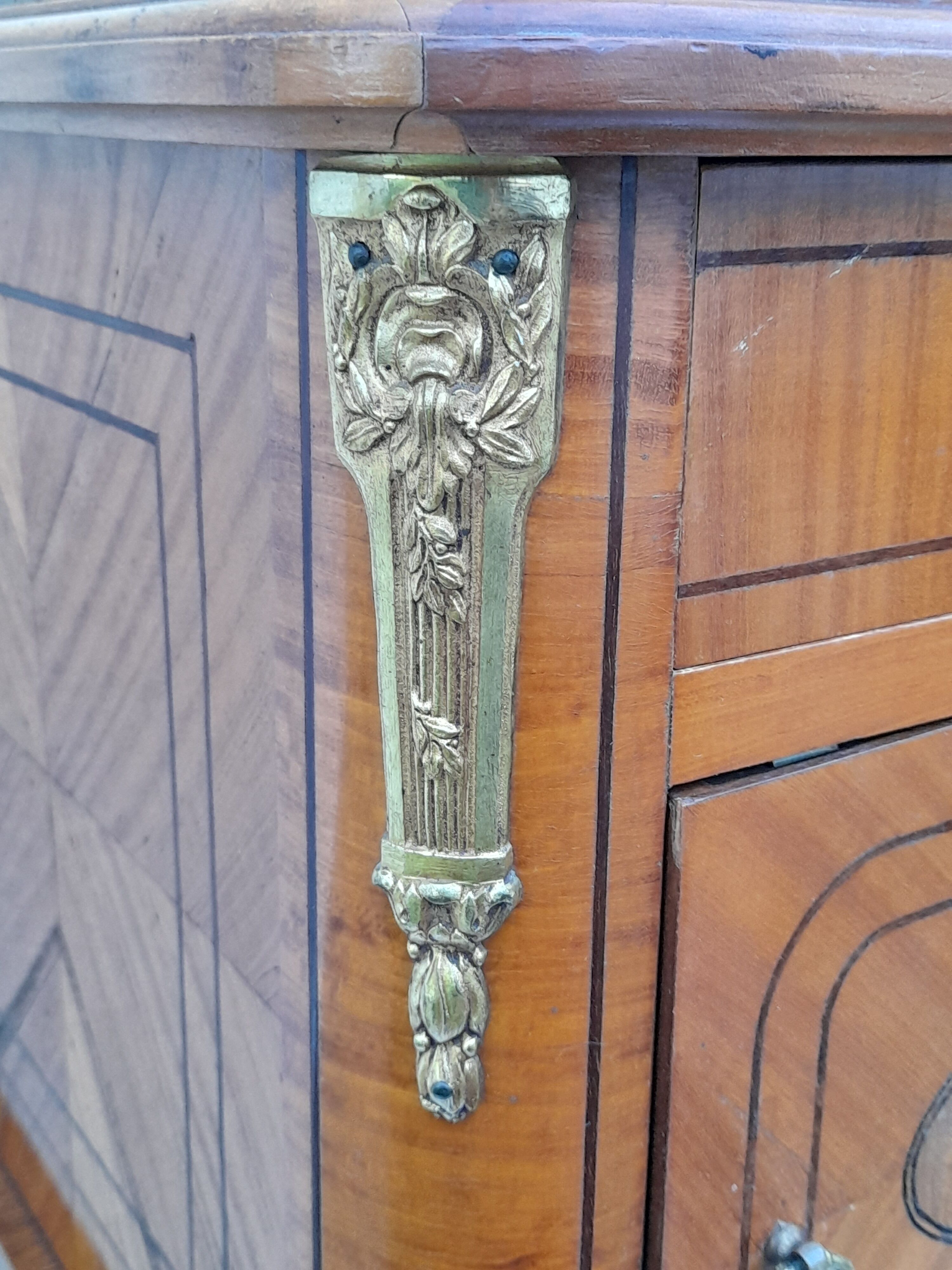 Bedside table top marble foot hoof and bronze decoration H 83 cm