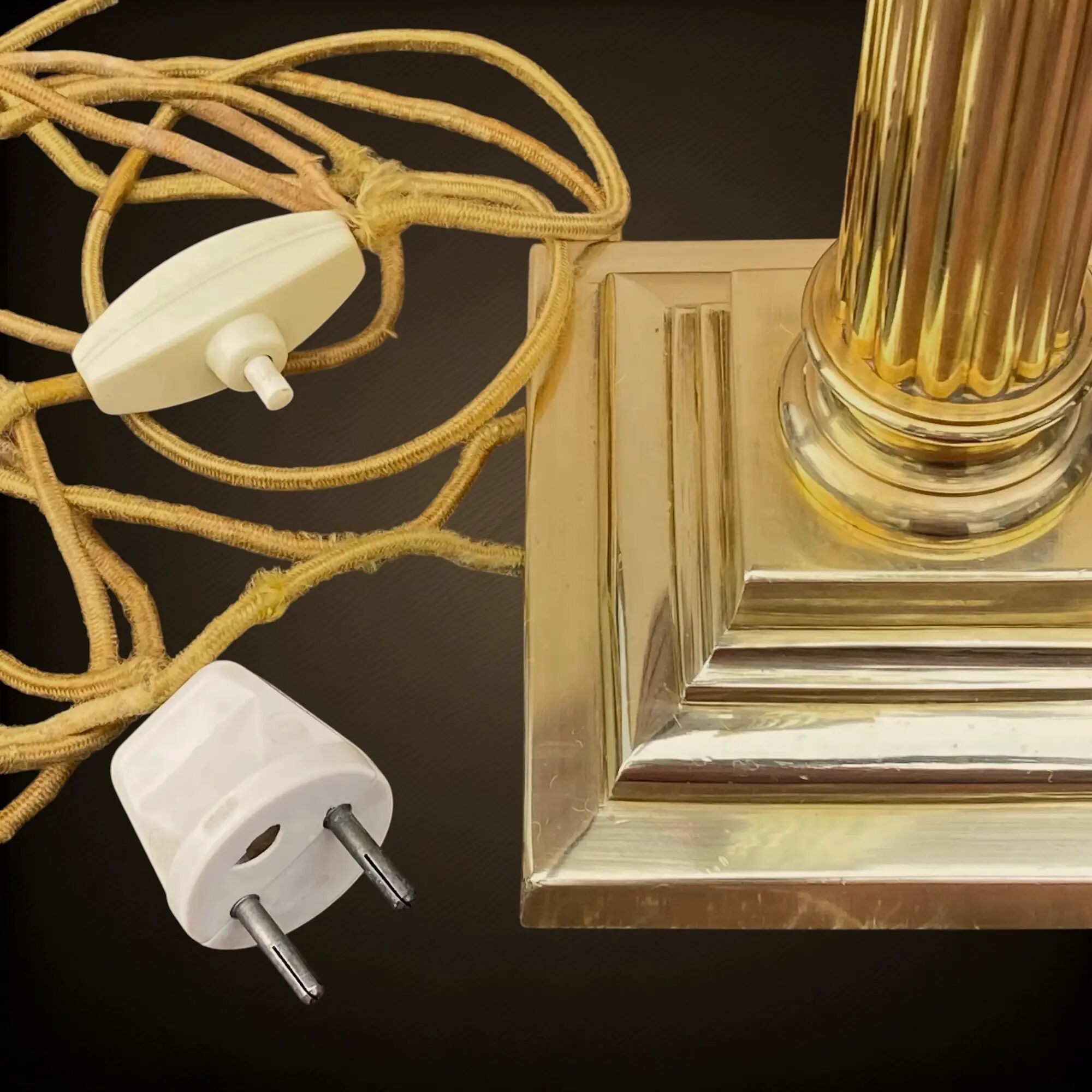 Neoclassical lamp base with fluted column in polished solid brass – 1960s-70s