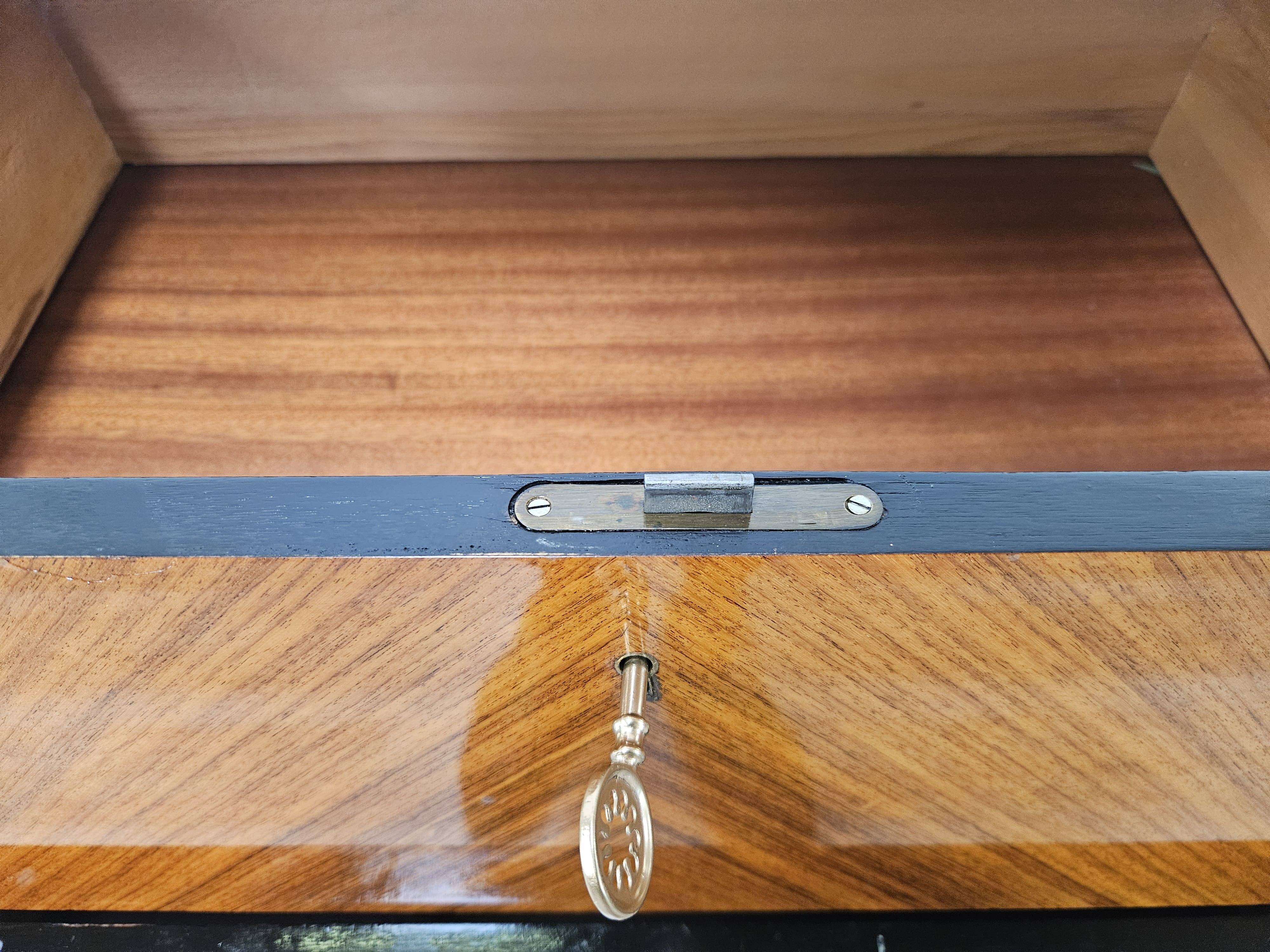 Commode en acajou avec miroir du milieu du siècle des années 1950