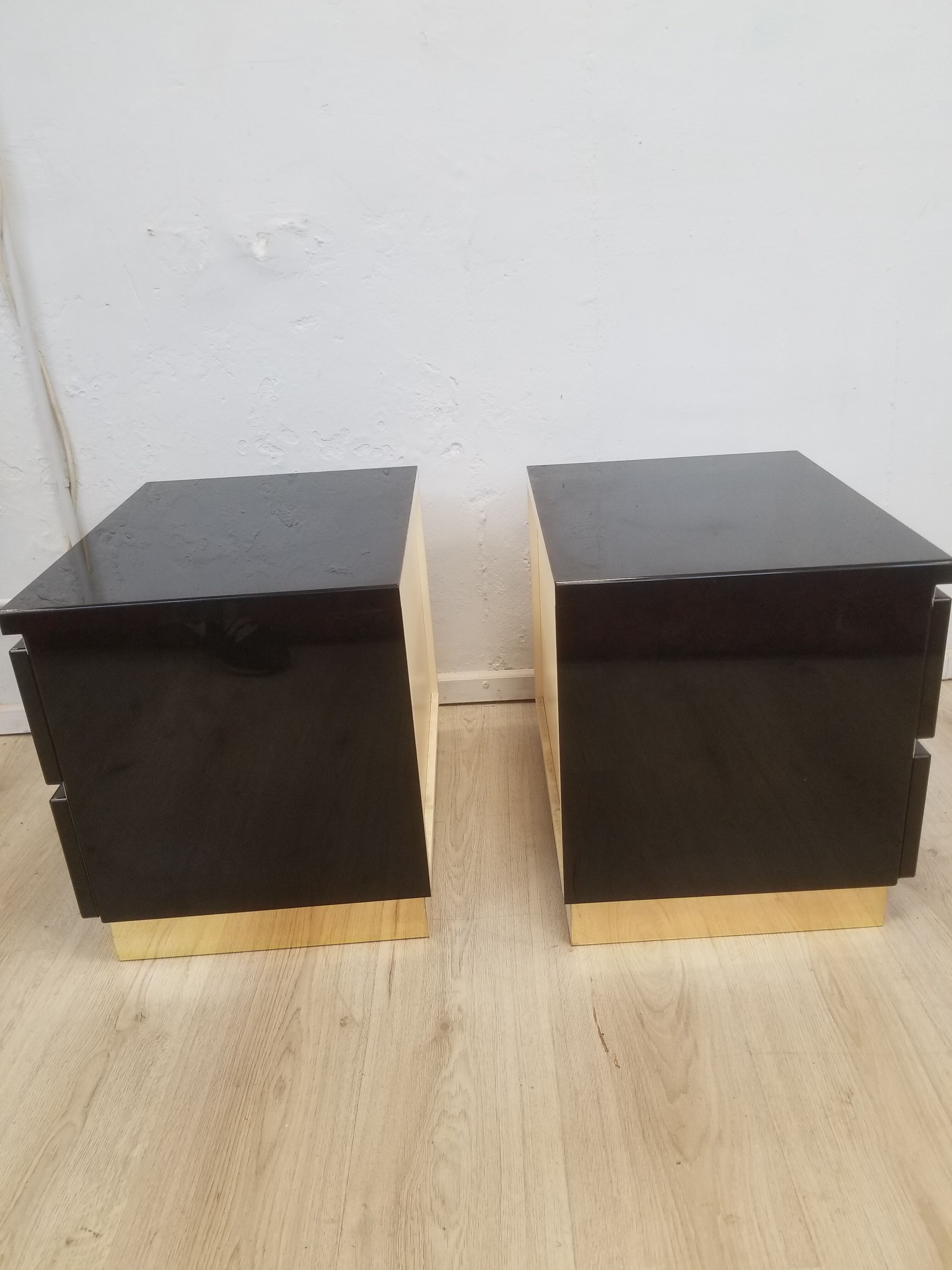 Laquered bedsides Éric Maville