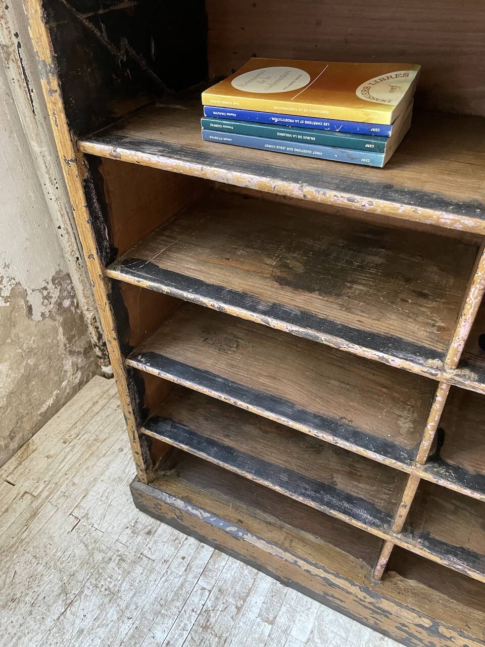 XL 1900 bookcase shelf