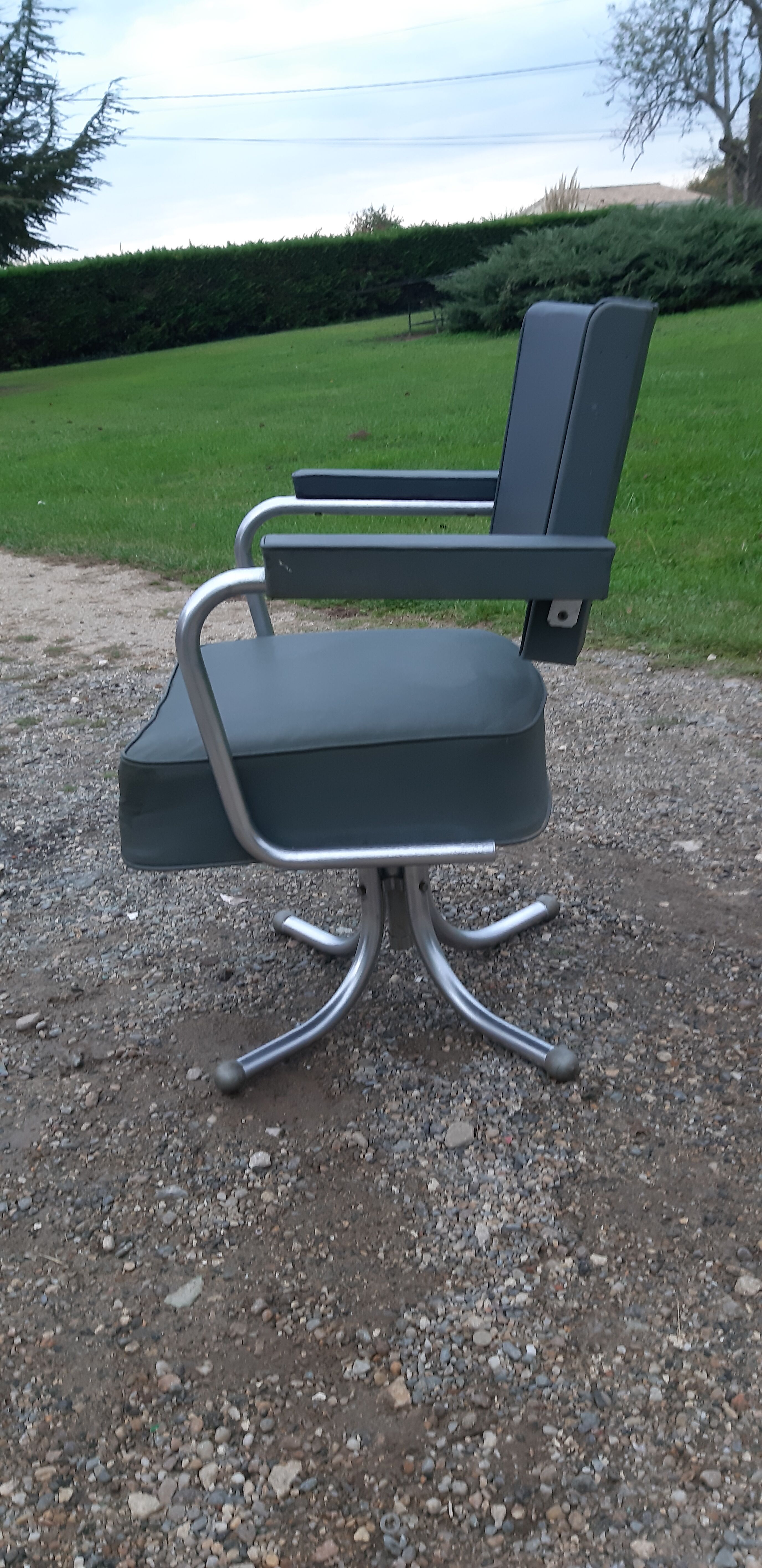 1 Pullman armchair