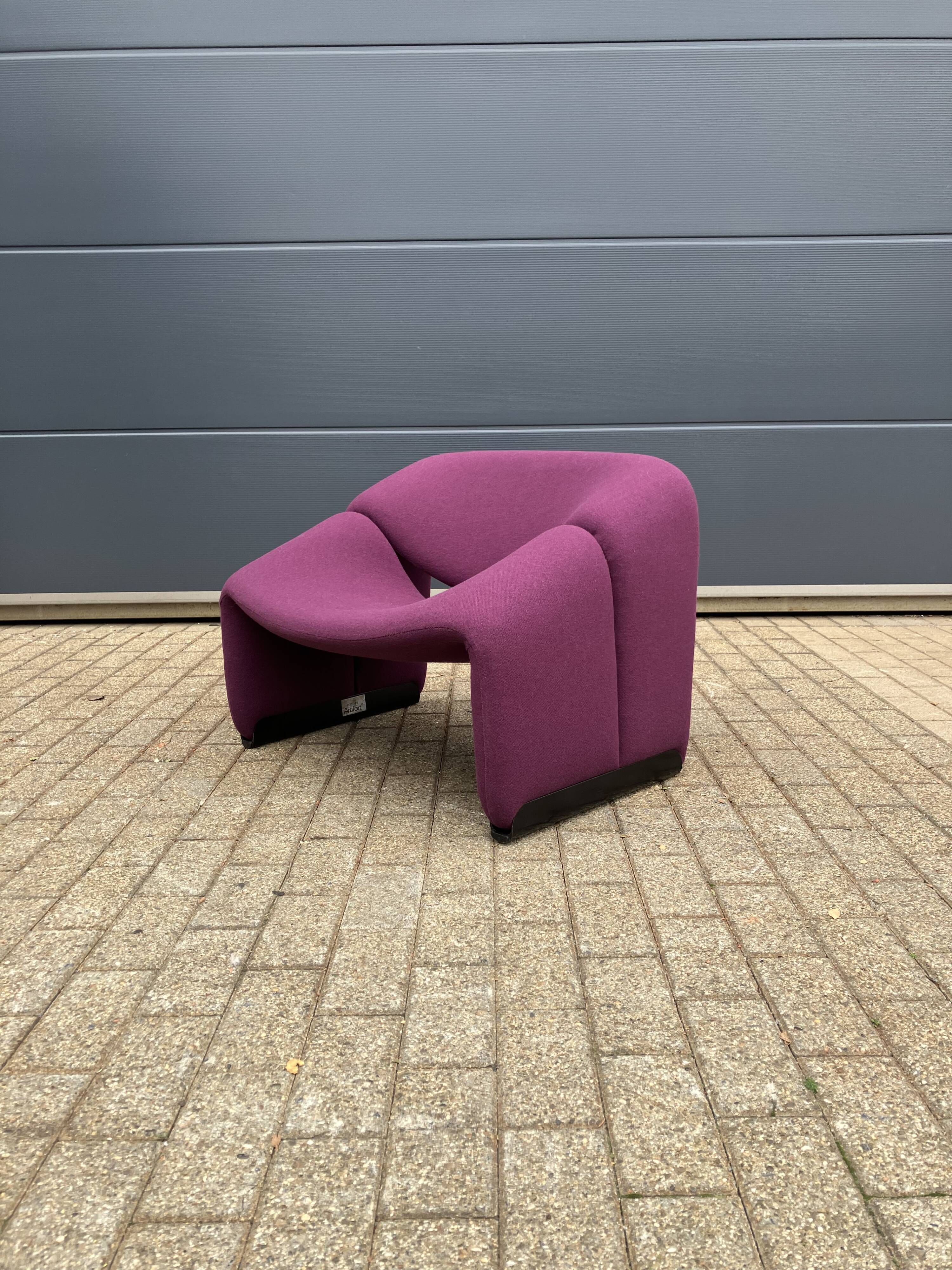 2x Artifort Groovy F598 by Pierre Paulin, Violet, original