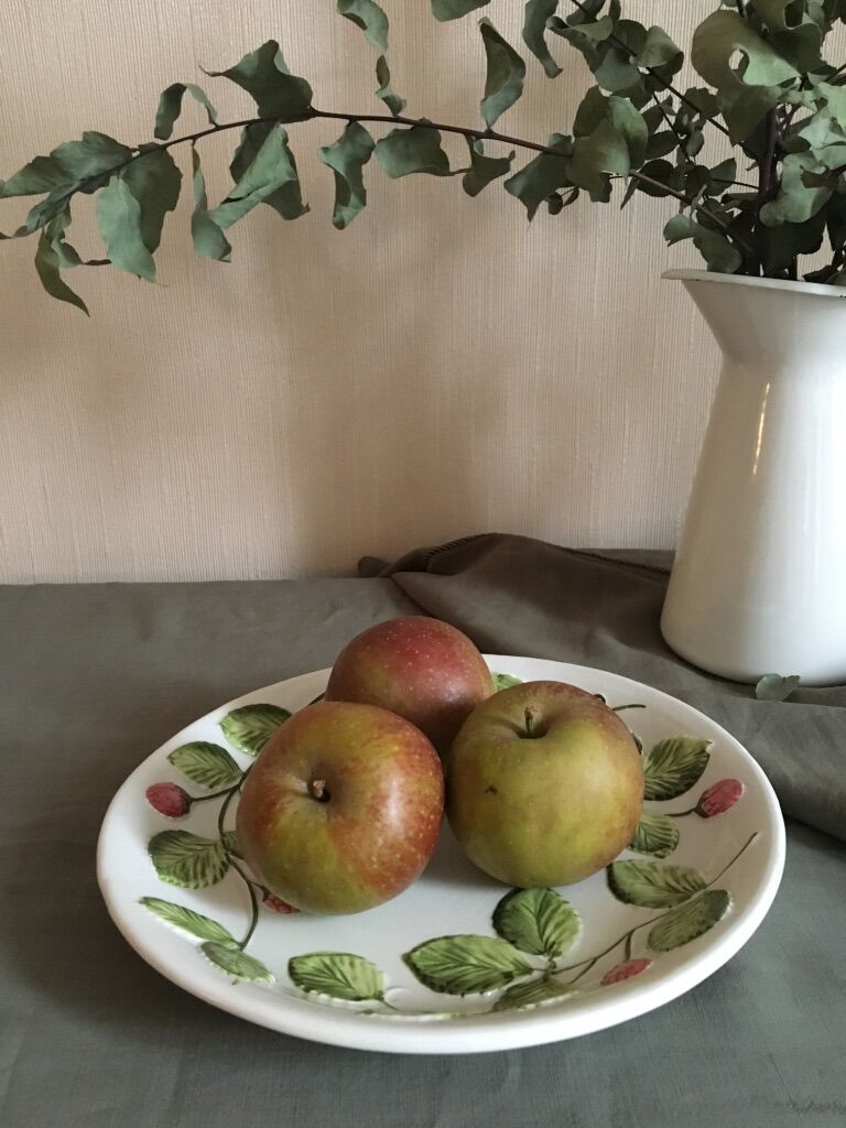 Serving dish in slip