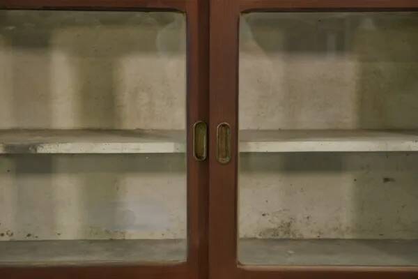 Large counter/trade sideboard with sliding glass doors