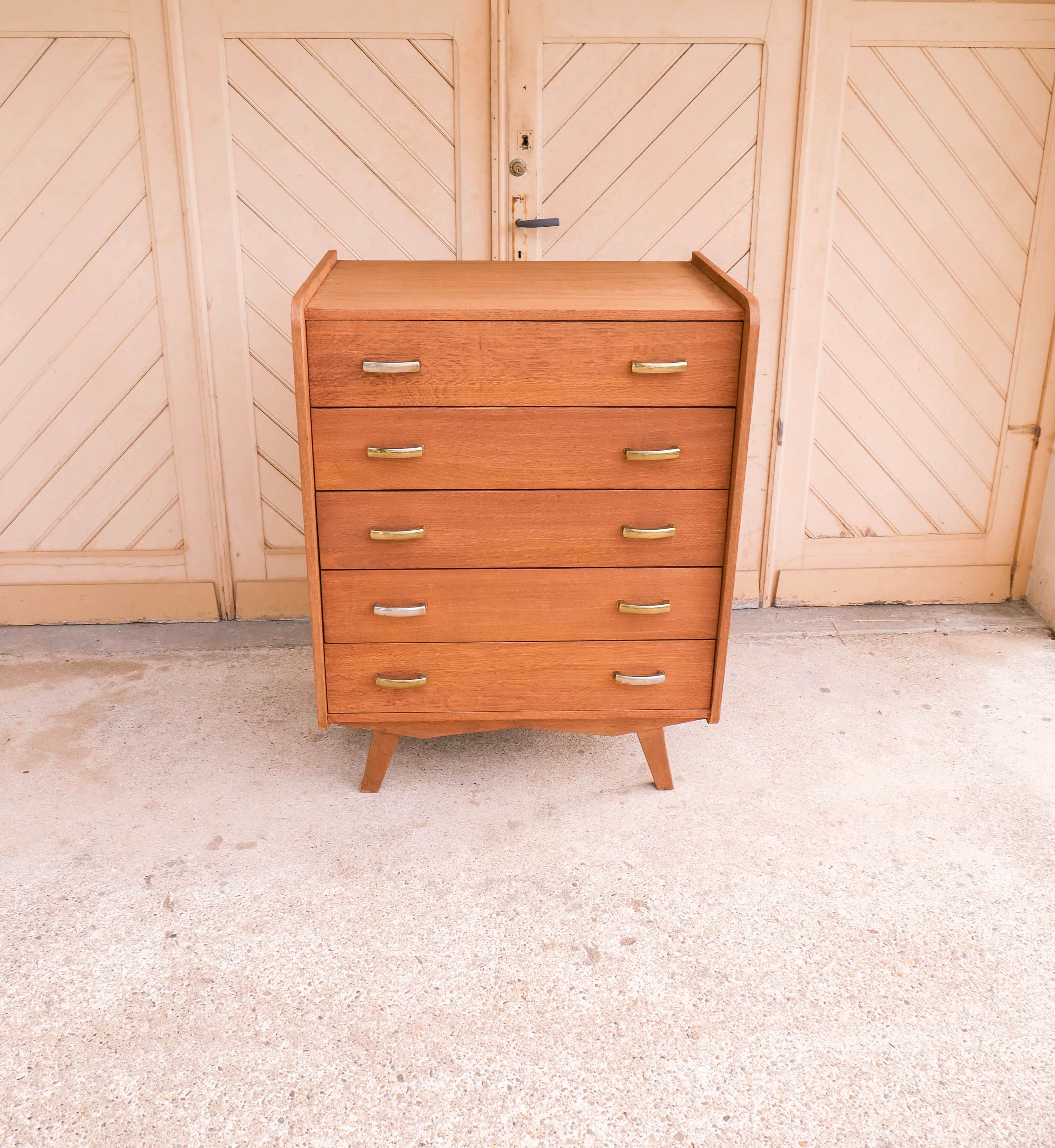 Chest of drawers compass feet