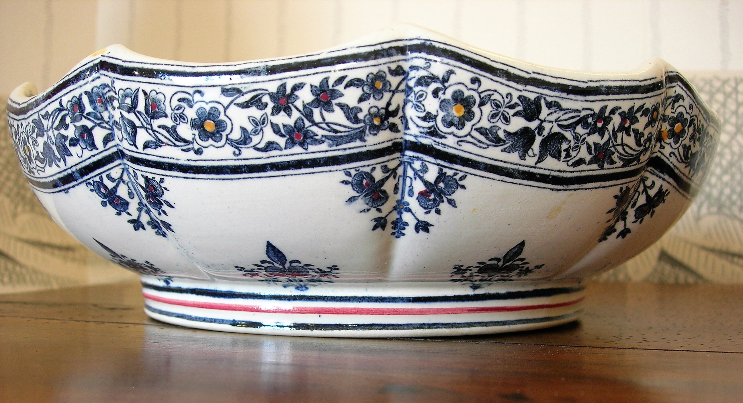 Dish in Gien earthenware