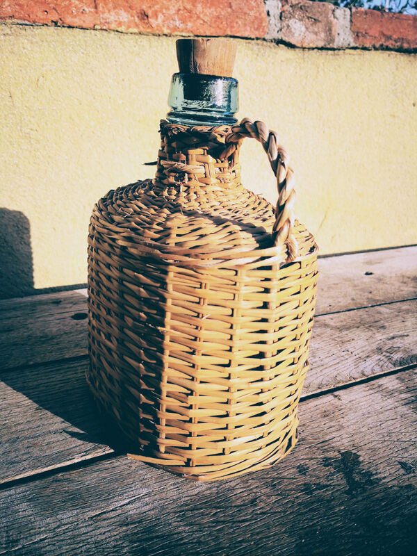 Wicker demijohn
