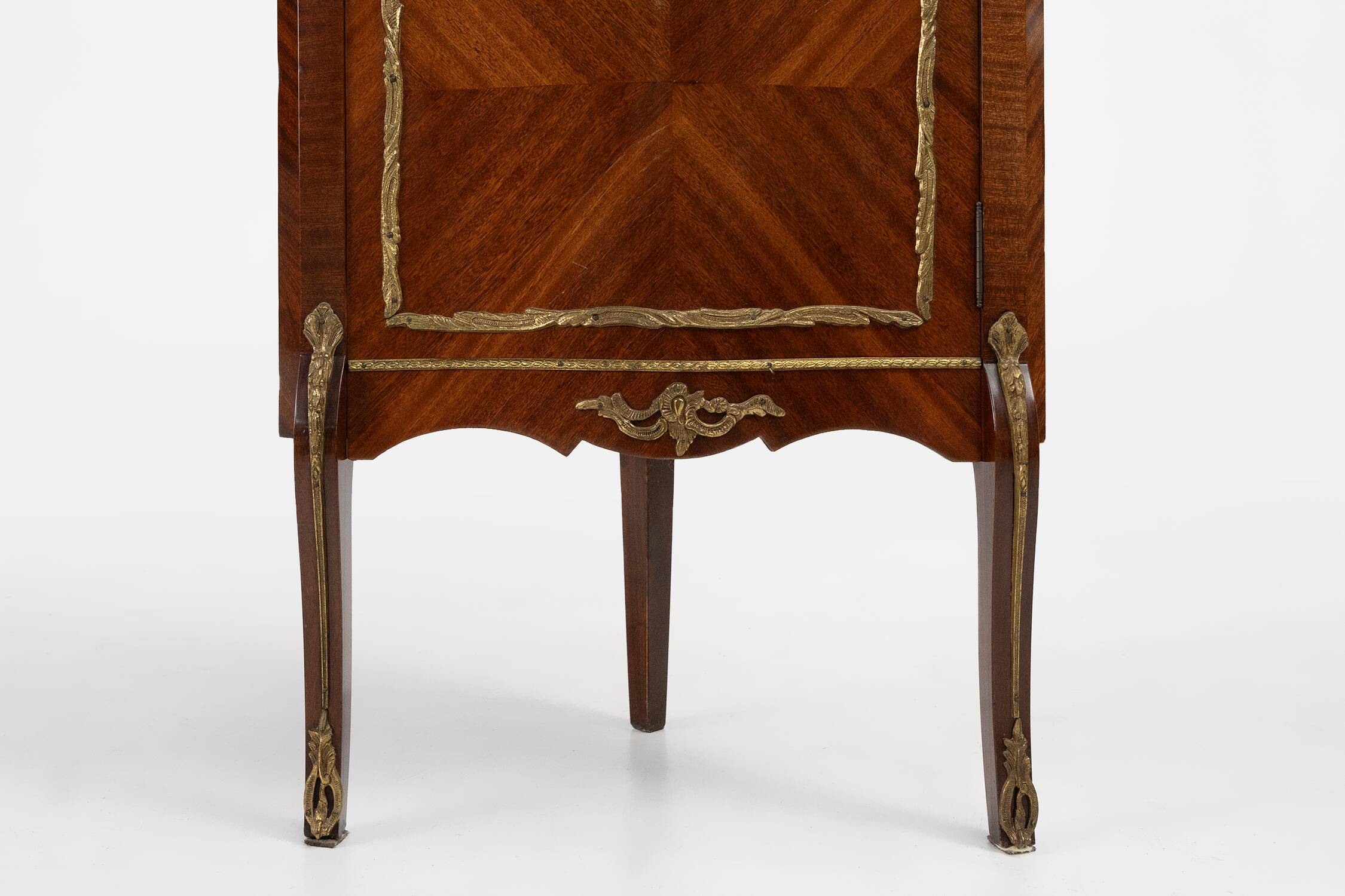 French 20th Century Louis XV style corner display cabinet with arched glass, ca 1950