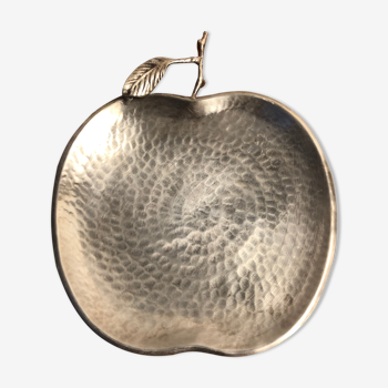 Empty pocket, apple-shaped cut