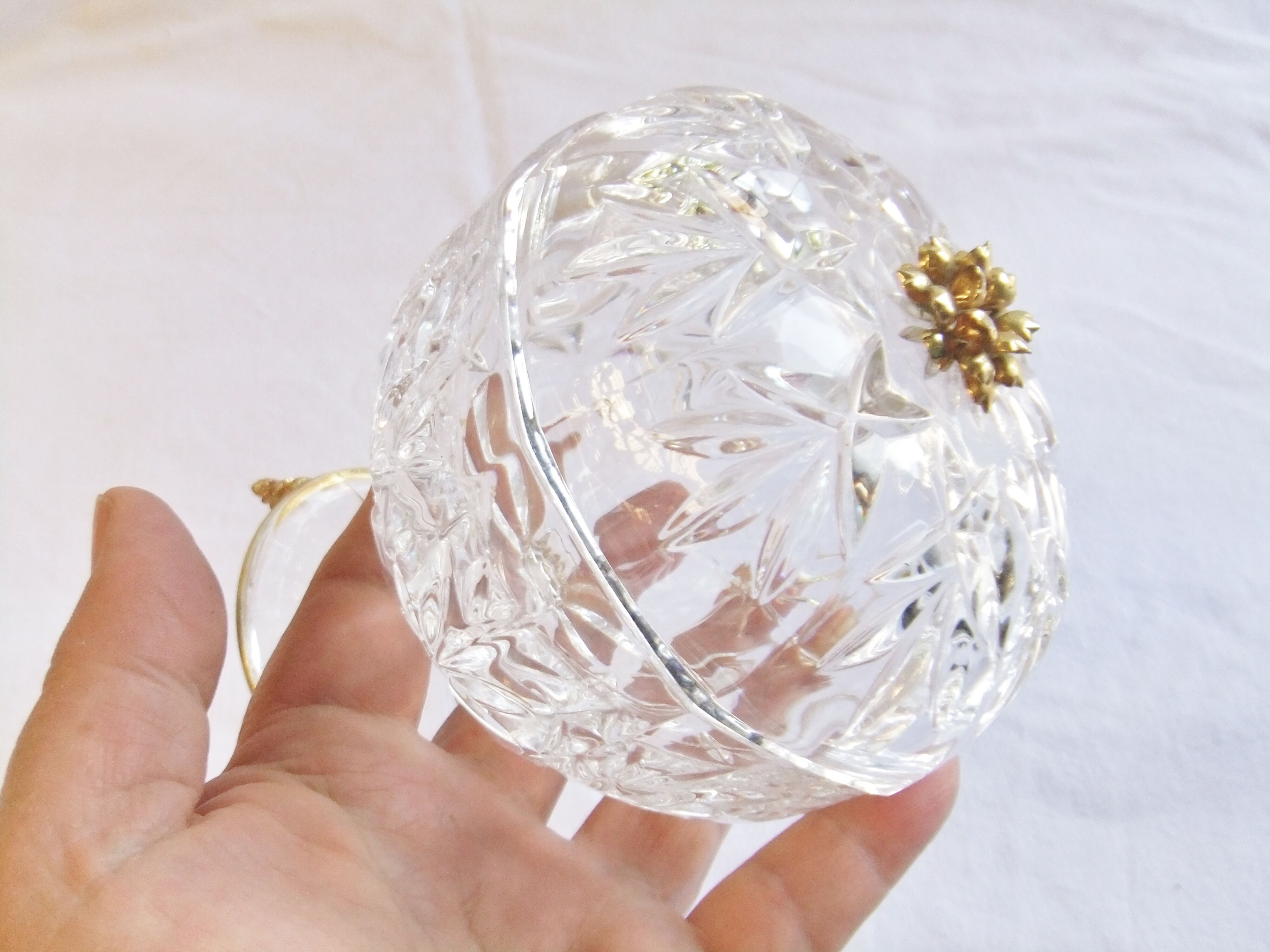 Bonbonnière in crystal cut