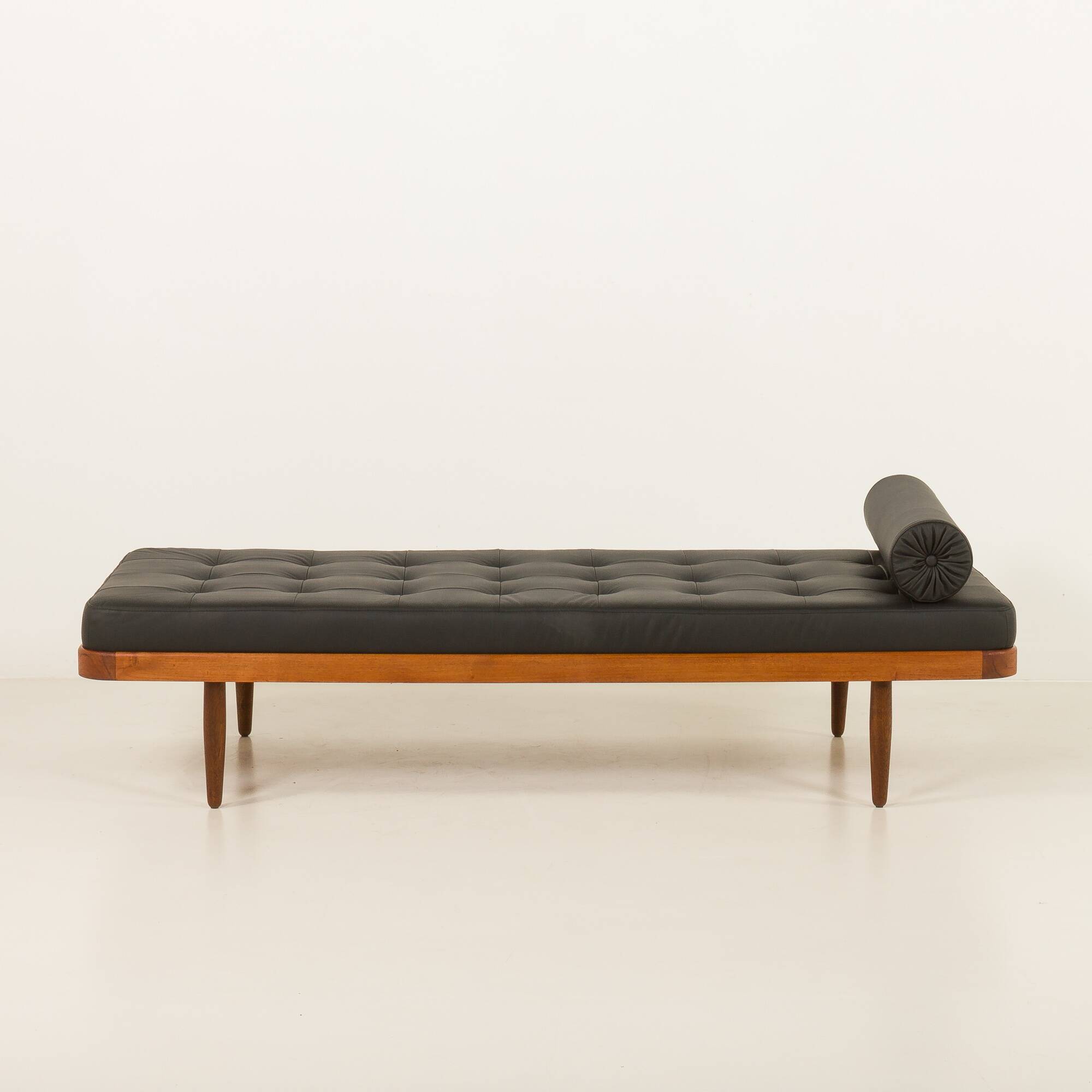 Danish vintage teak daybed in black leather | mid century modern | 1960s