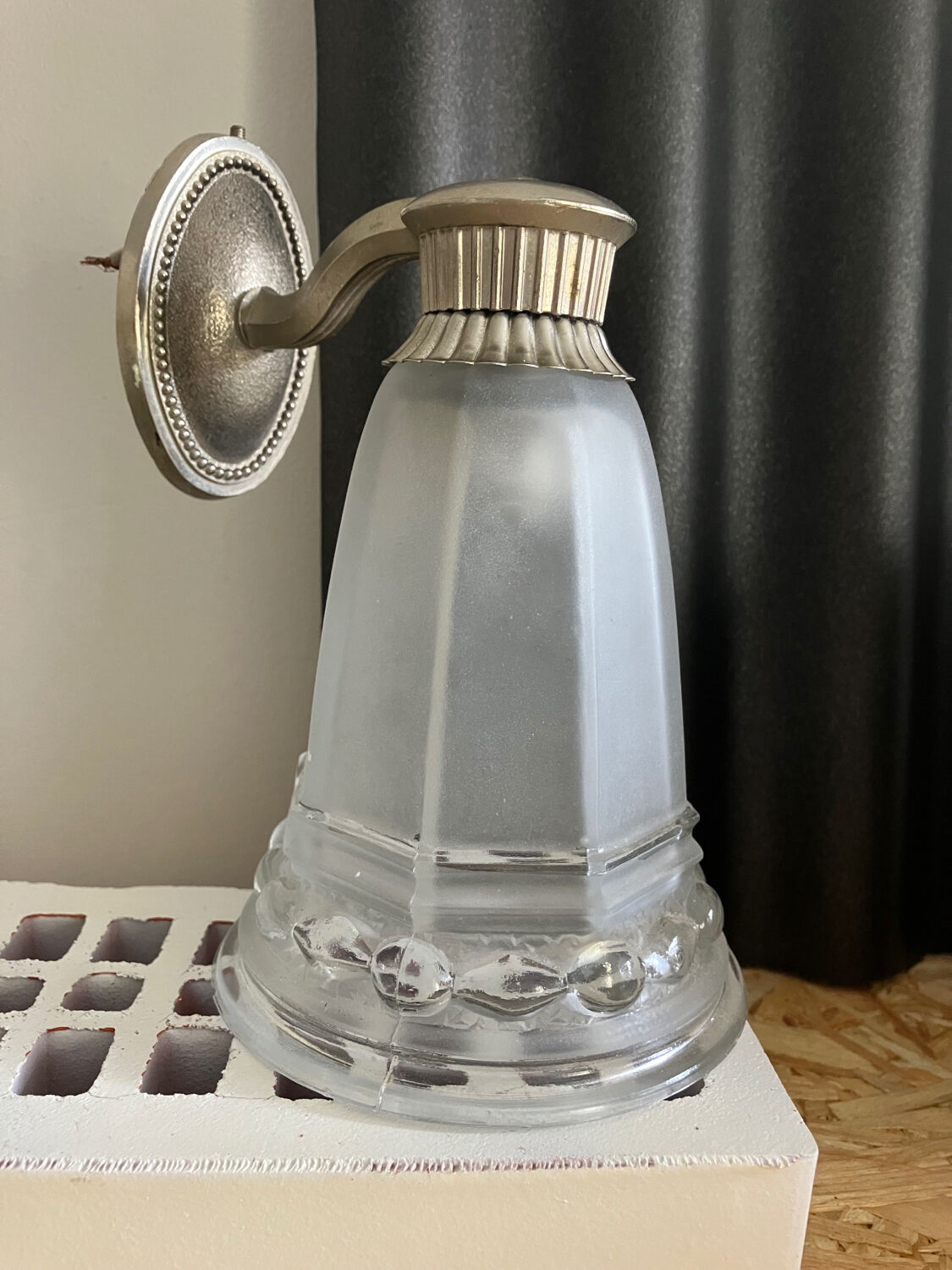 Art deco wall light