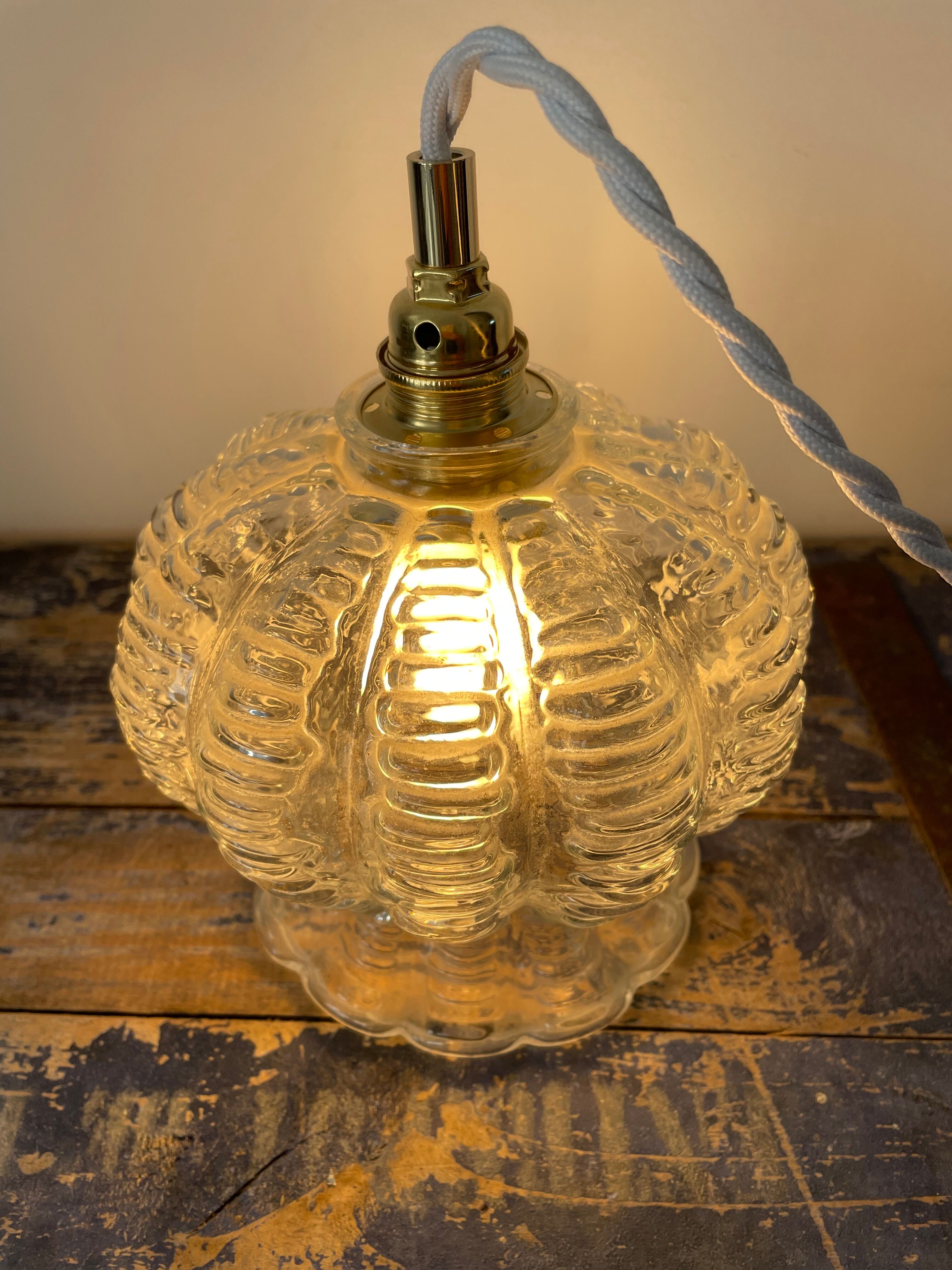Vintage portable lamp in electrified chiseled glass to nine