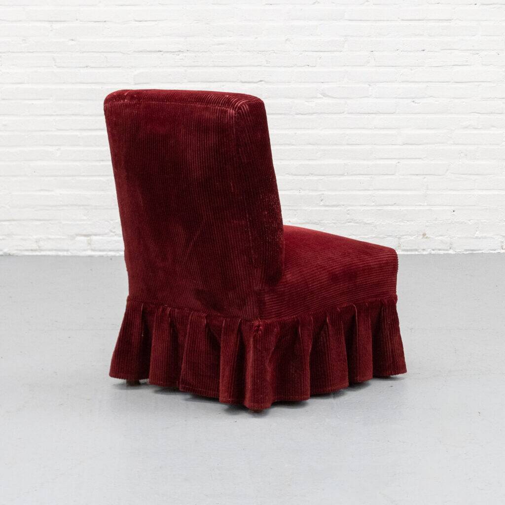 Fauteuil crapaud en velours côtelé rouge des années 1960