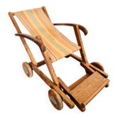Transat de poupée ancien en bois pliable sur roulettes 