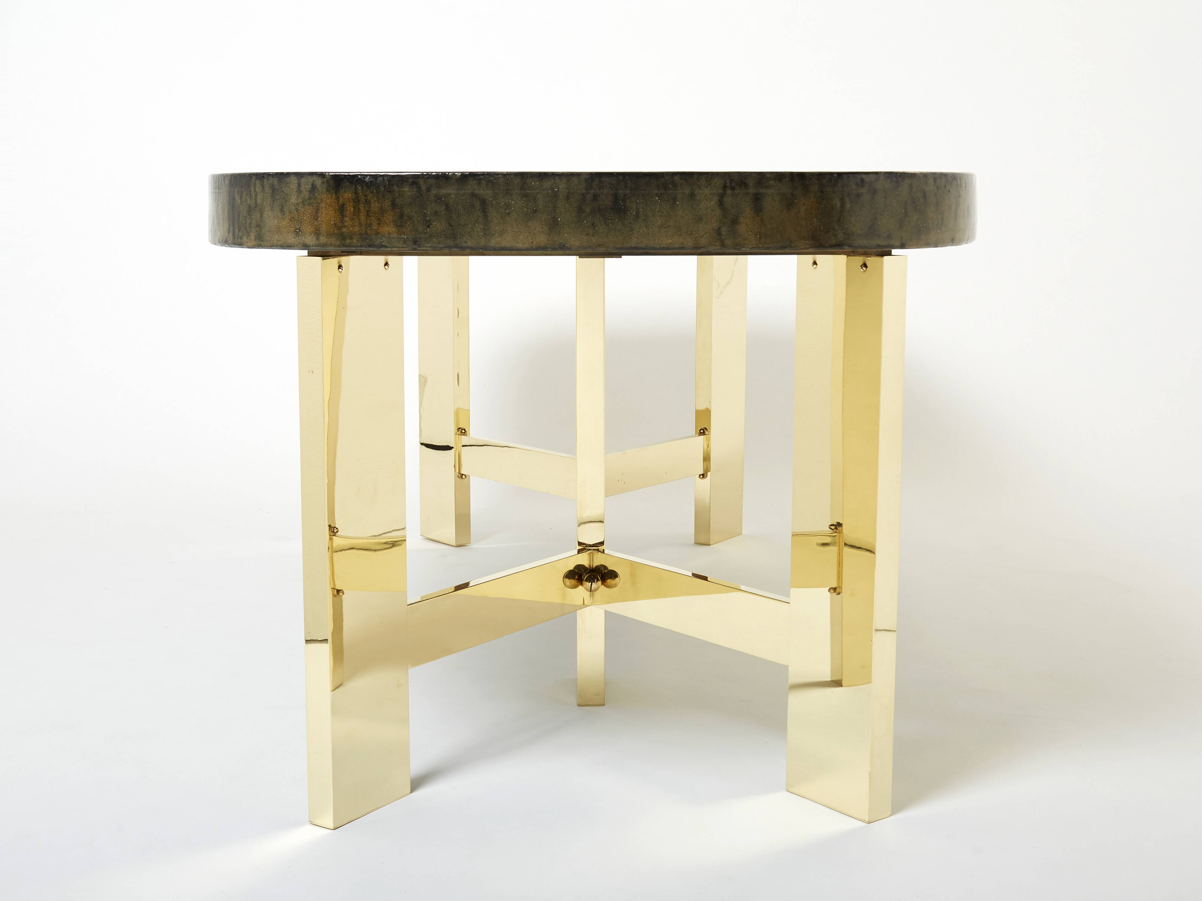Brutalist Belgian dining table in resin and brass from around 1970.