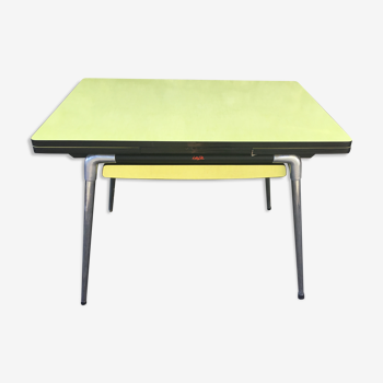 Extendable formica table