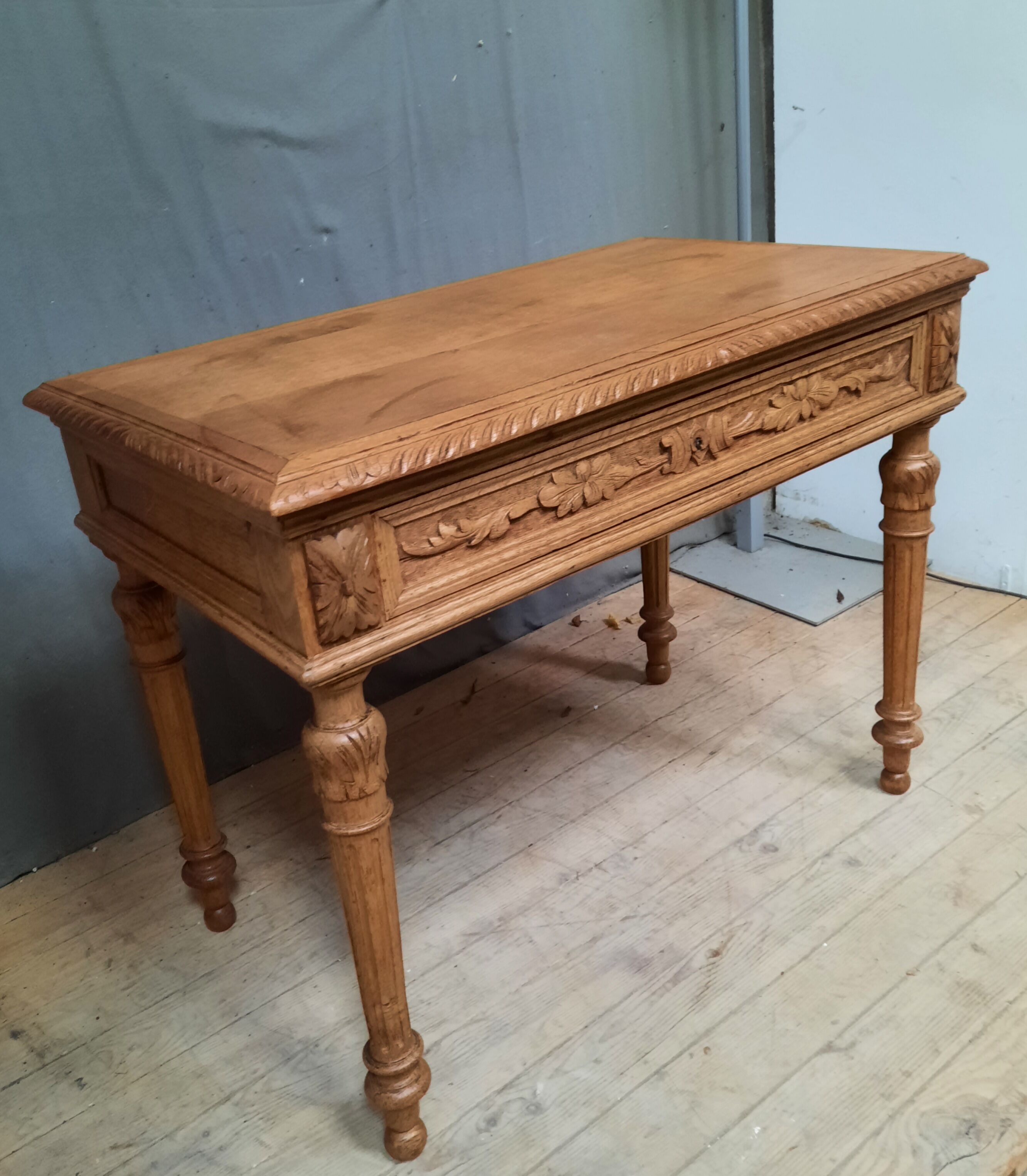 Table bureau 1900