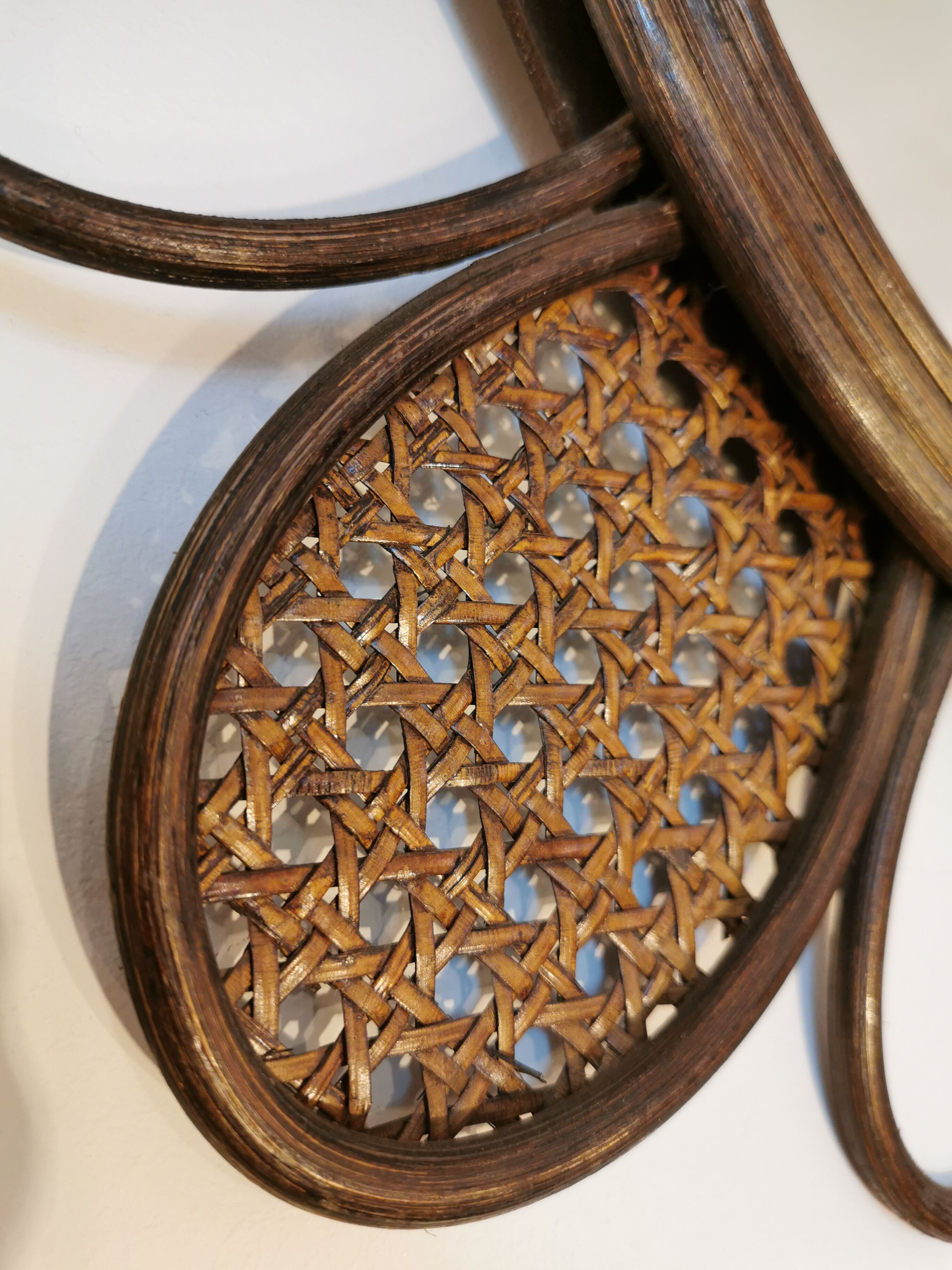 Vintage flower mirror in rattan and cannage 60s/70s