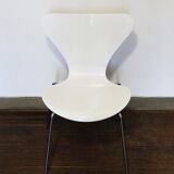 Chair 3107 called series 7 by Arne Jacobsen, 1967